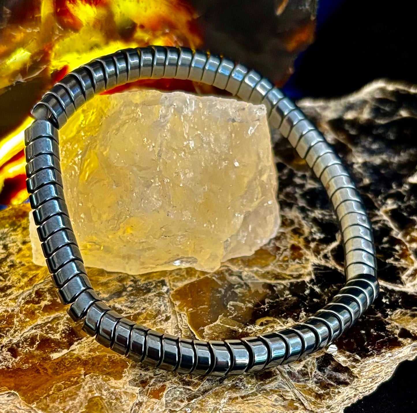 🐍 Brazalete Estilo Hueso de Serpiente – Pieza de Poder Atrevida y Moderna