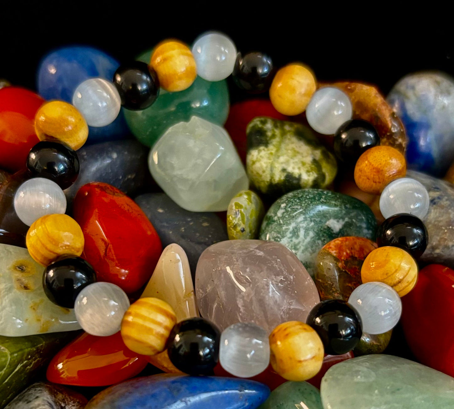 Pulsera de Selenita, Turmalina Negra y Palo Santo – Protección y Limpieza para Muñecas Pequeñas
