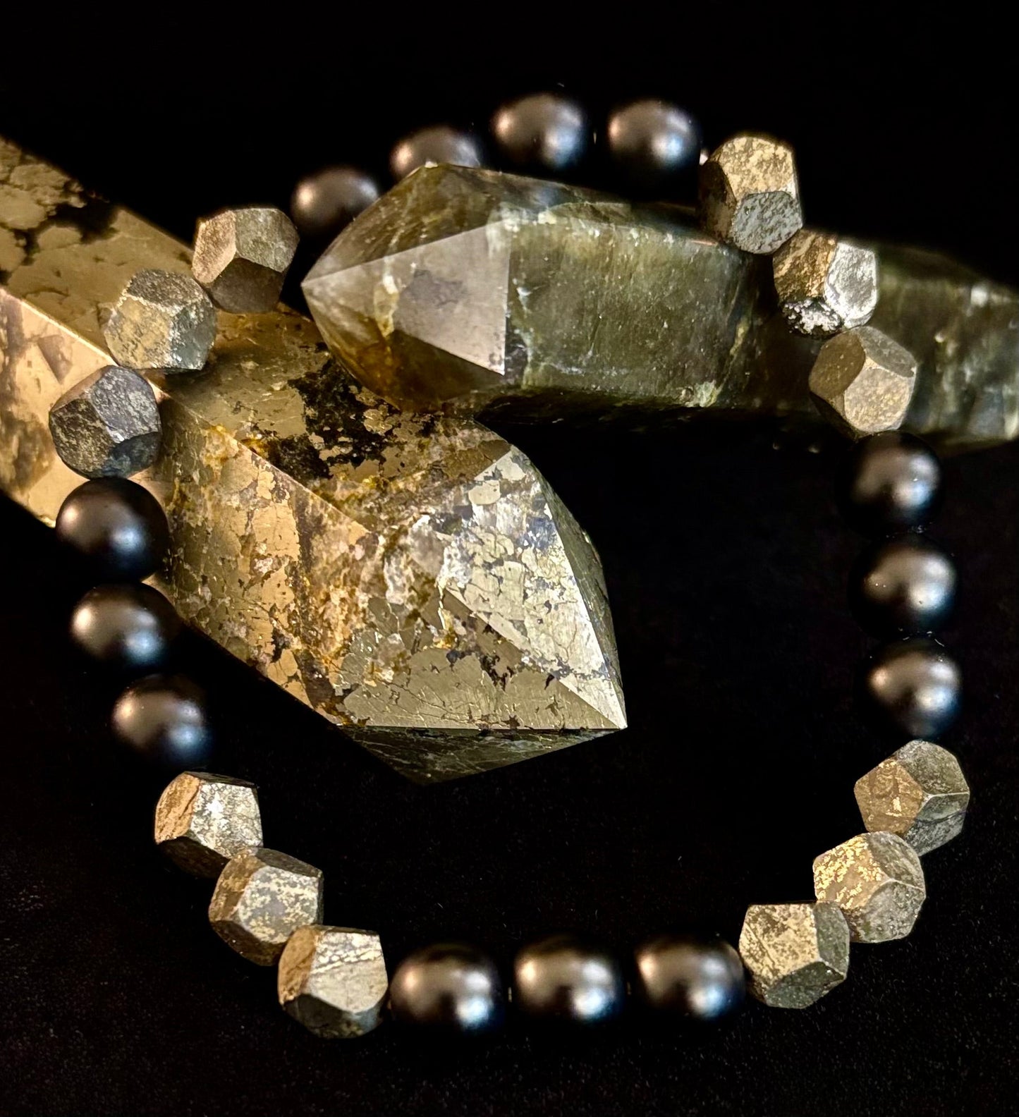 Pulsera de pirita de hierro amarilla con corte de rombo – Fuerza y Confianza - Muñecas medianas a grandes
