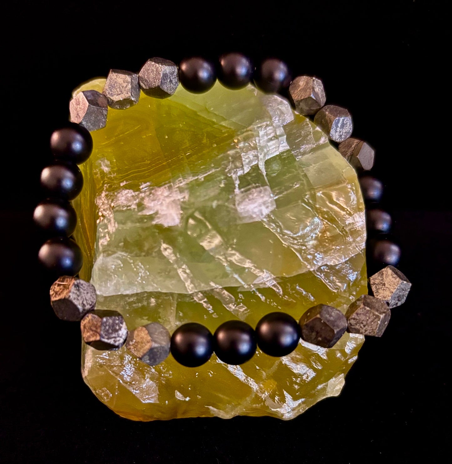 Pulsera de pirita de hierro amarilla con corte de rombo – Fuerza y Confianza - Muñecas medianas a grandes