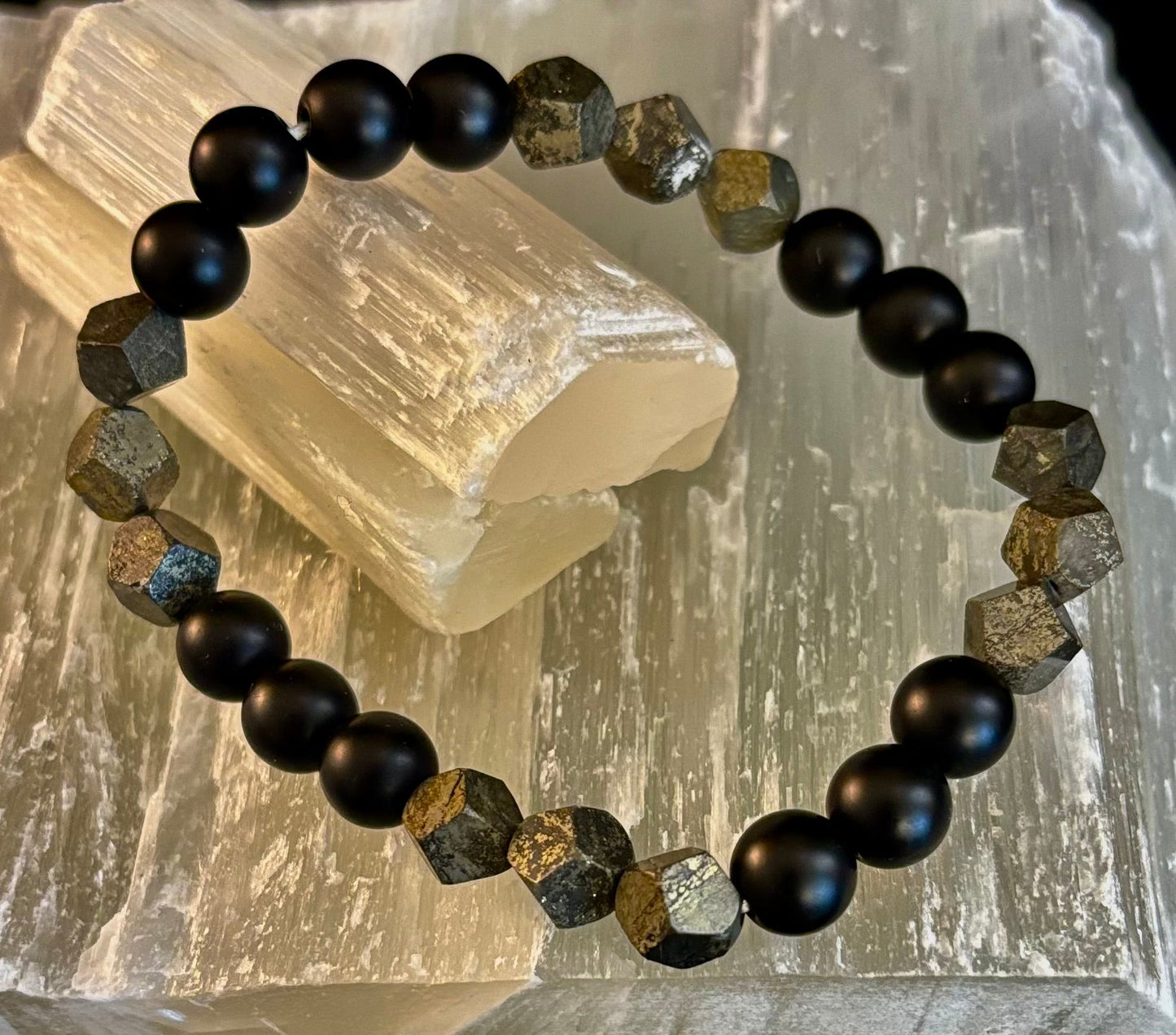 Pulsera de pirita de hierro amarilla con corte de rombo – Fuerza y Confianza - Muñecas medianas a grandes