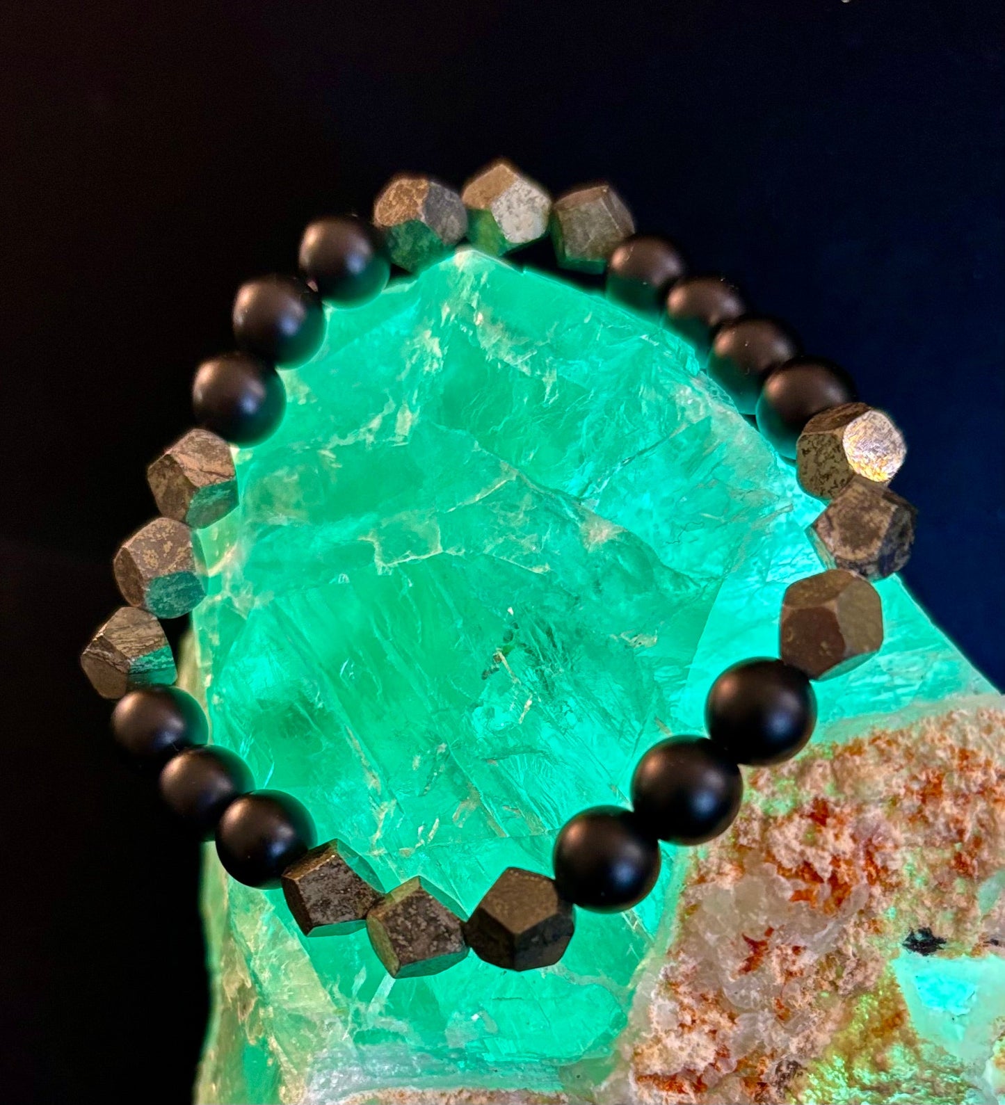 Pulsera de pirita de hierro amarilla con corte de rombo – Fuerza y Confianza - Muñecas medianas a grandes