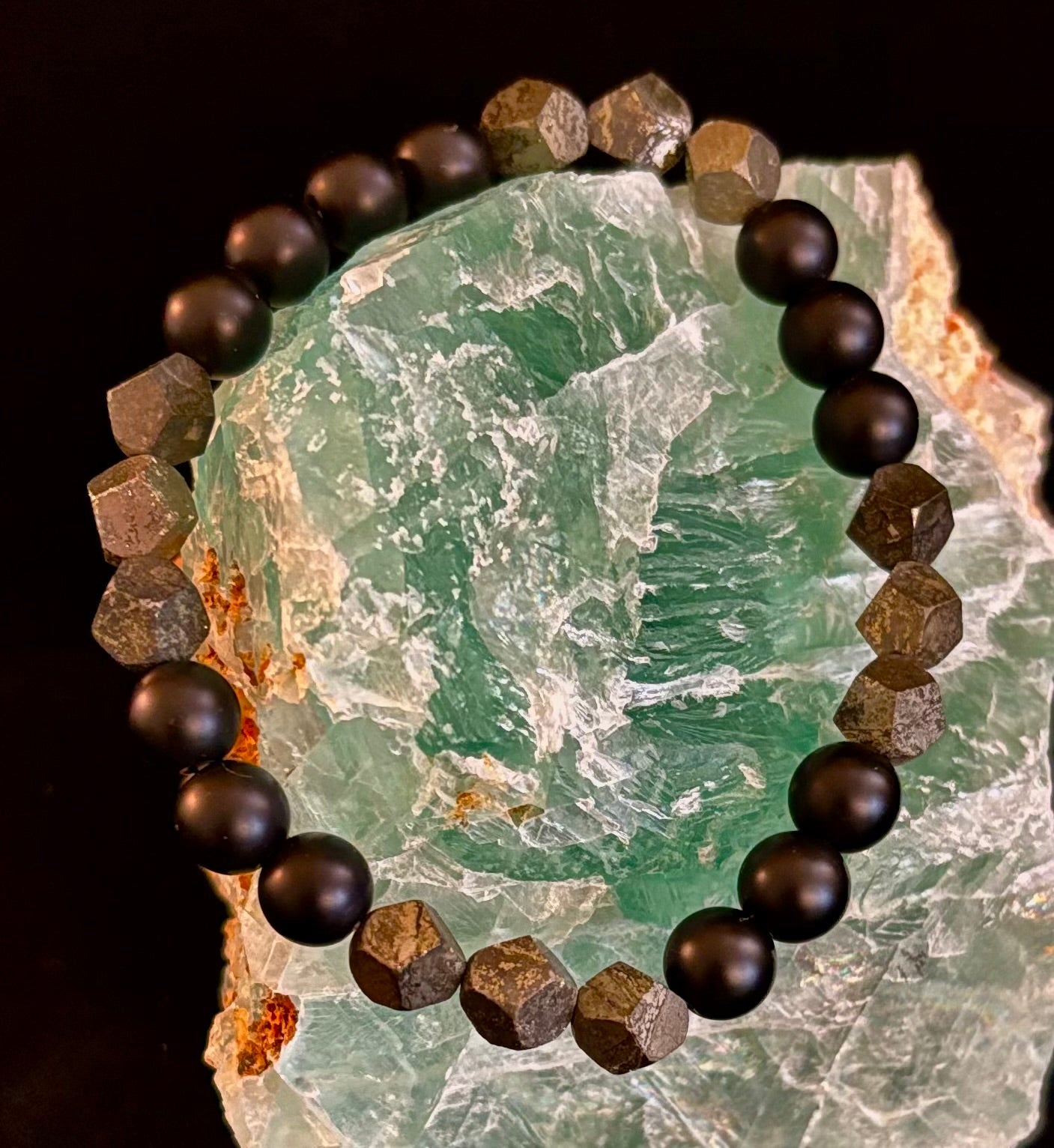 Pulsera de pirita de hierro amarilla con corte de rombo – Fuerza y Confianza - Muñecas medianas a grandes