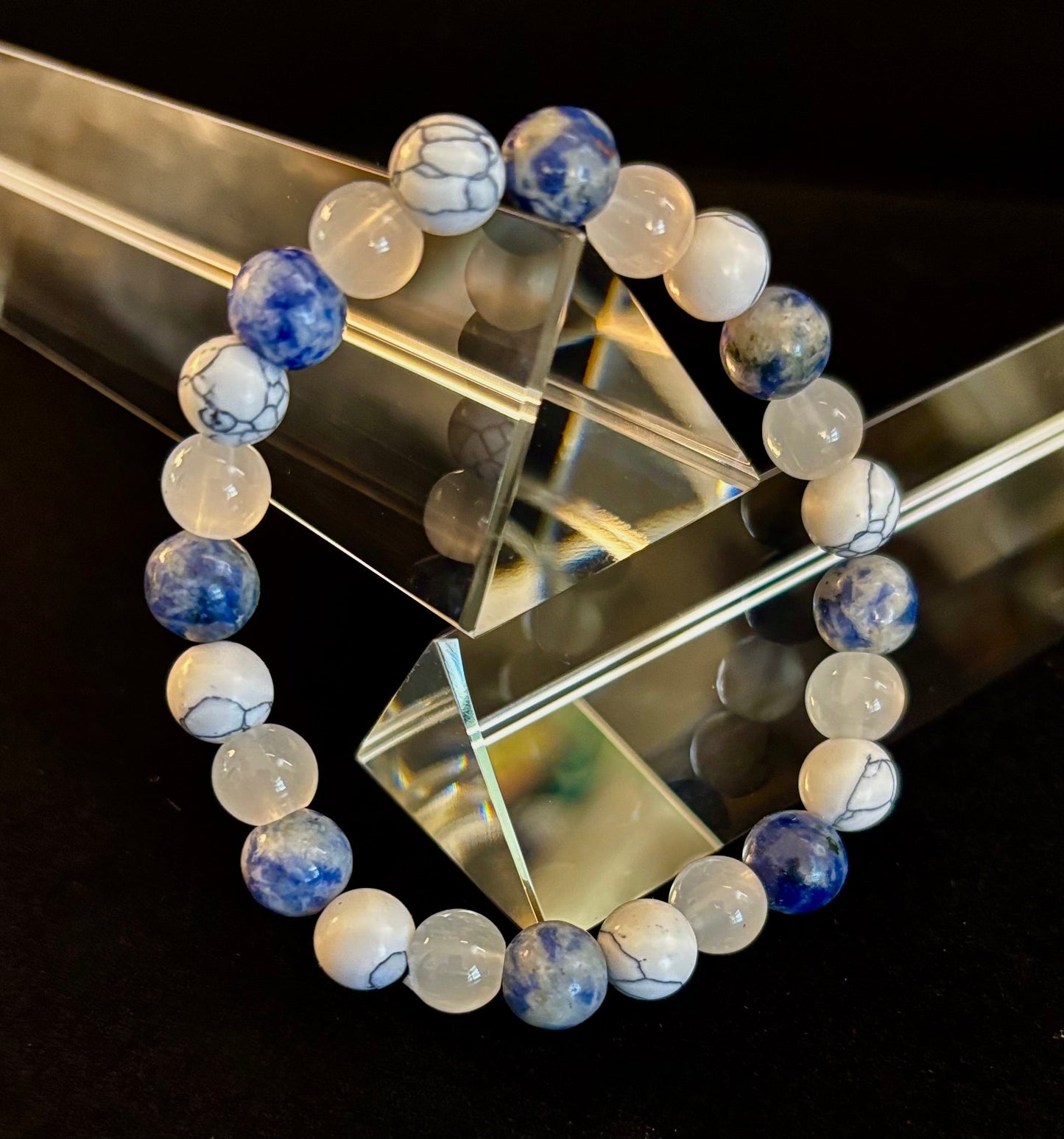 Pulsera de cuentas de lapislázuli, turquesa blanca y selenita – Protección, conexión a tierra y claridad espiritual