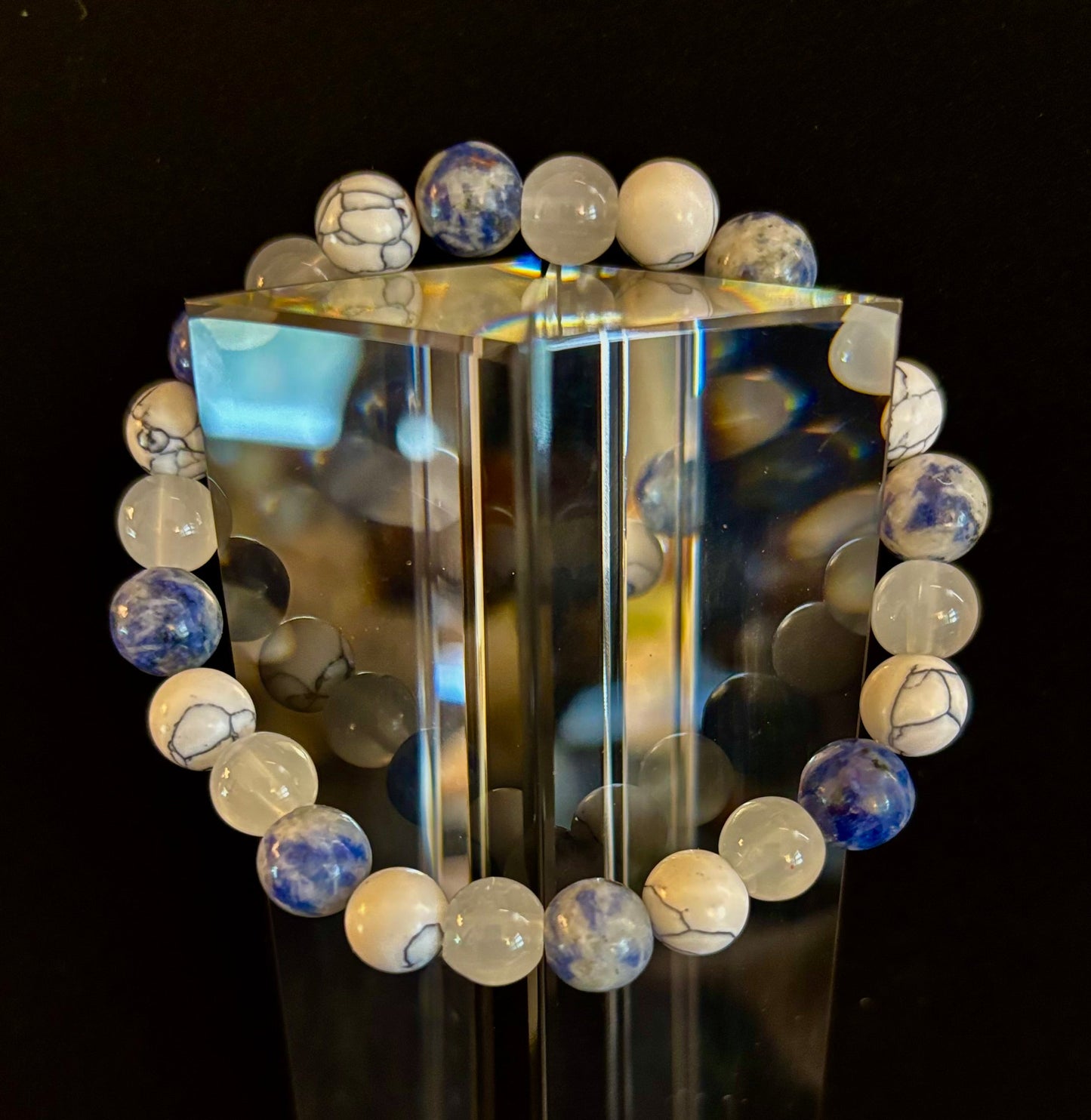 Pulsera de cuentas de lapislázuli, turquesa blanca y selenita – Protección, conexión a tierra y claridad espiritual