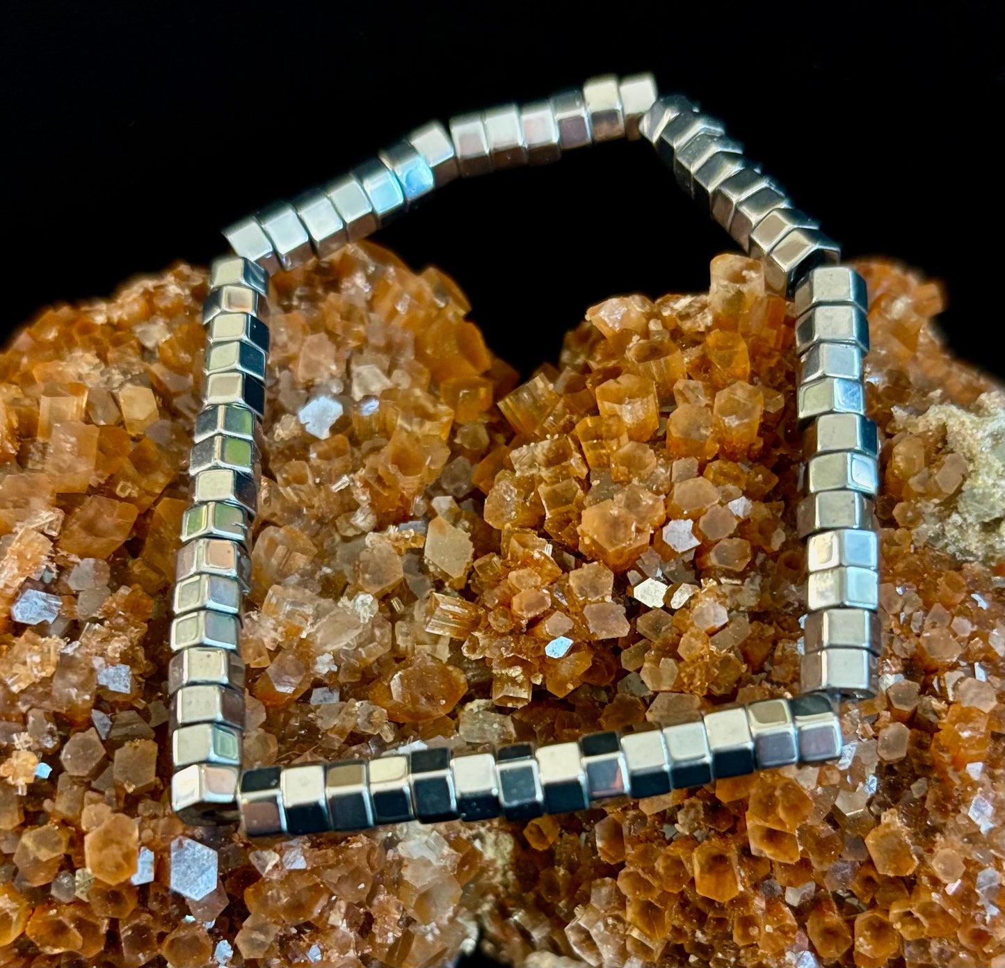 Pulsera de Cuentas Cubo Plateado Elegante – Estilo Minimalista para Cualquier Ocasión