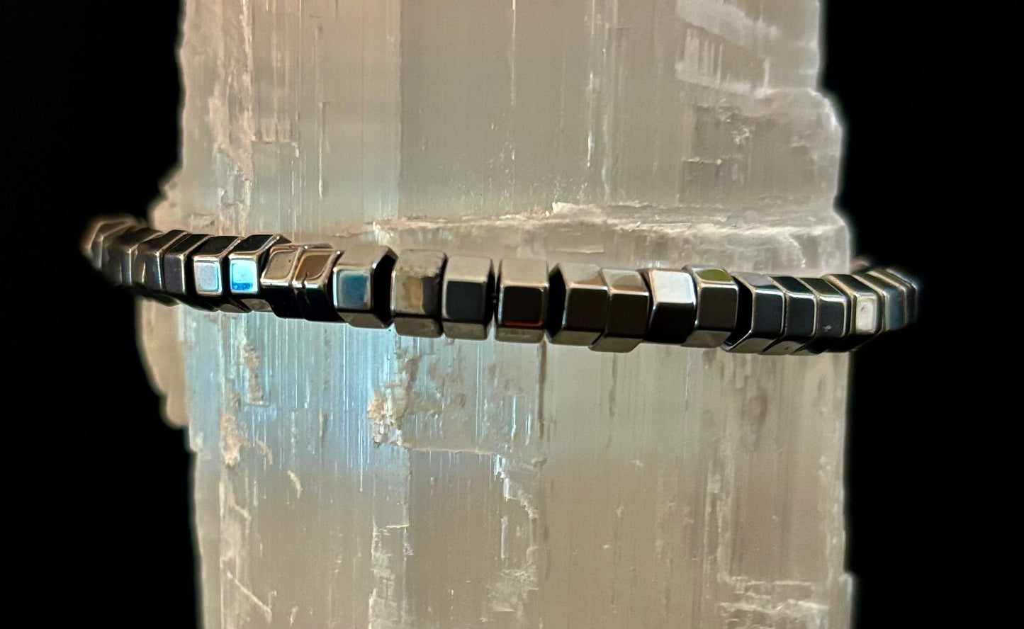 Pulsera de Cuentas Cubo Plateado Elegante – Estilo Minimalista para Cualquier Ocasión