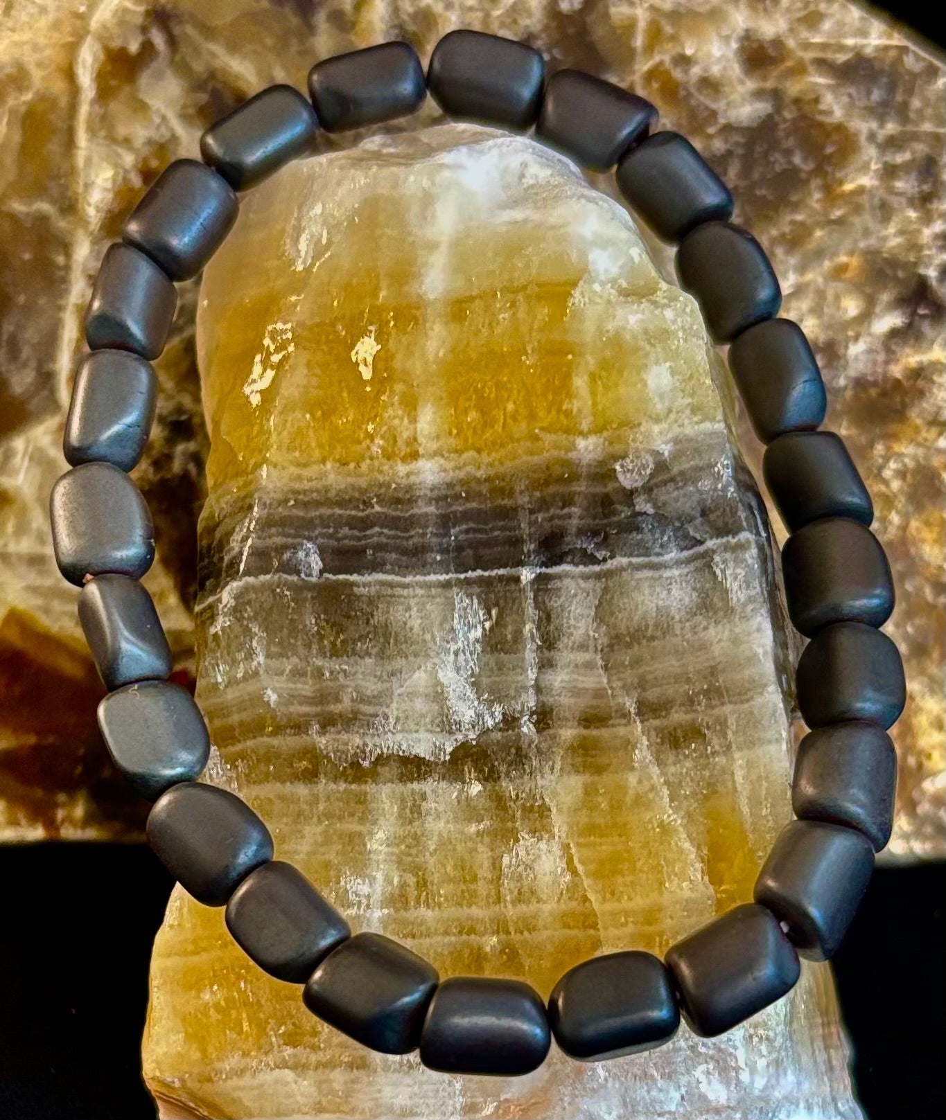 Pulsera de cuentas de hematita – Gunmetal, oro y plata (muñecas medianas-grandes)