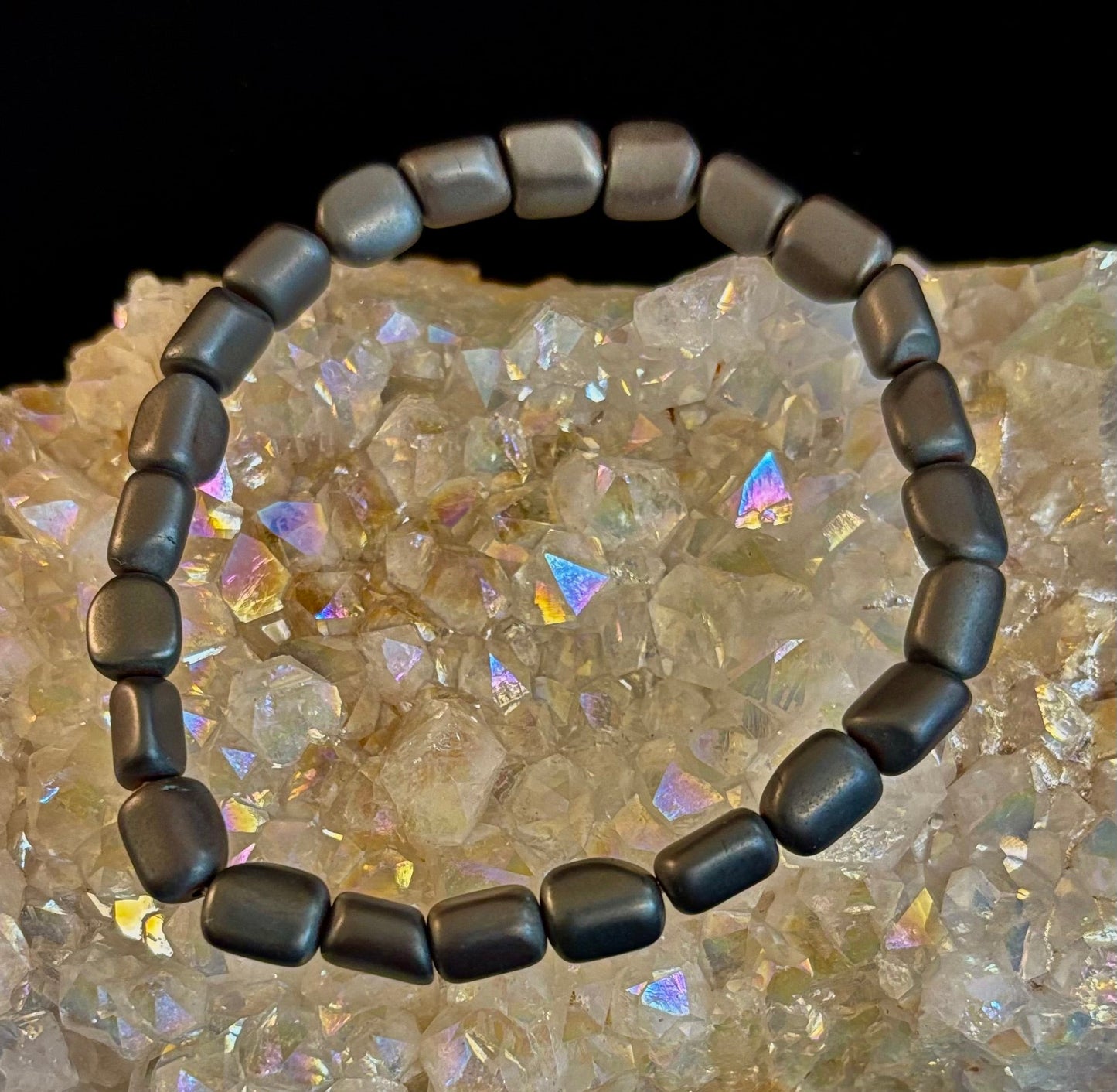 Pulsera de cuentas de hematita – Gunmetal, oro y plata (muñecas medianas-grandes)