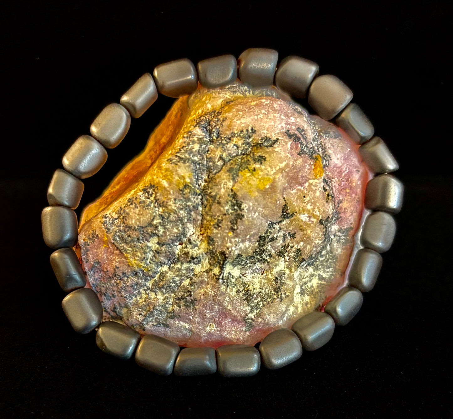 Pulsera de cuentas de hematita – Gunmetal, oro y plata (muñecas medianas-grandes)