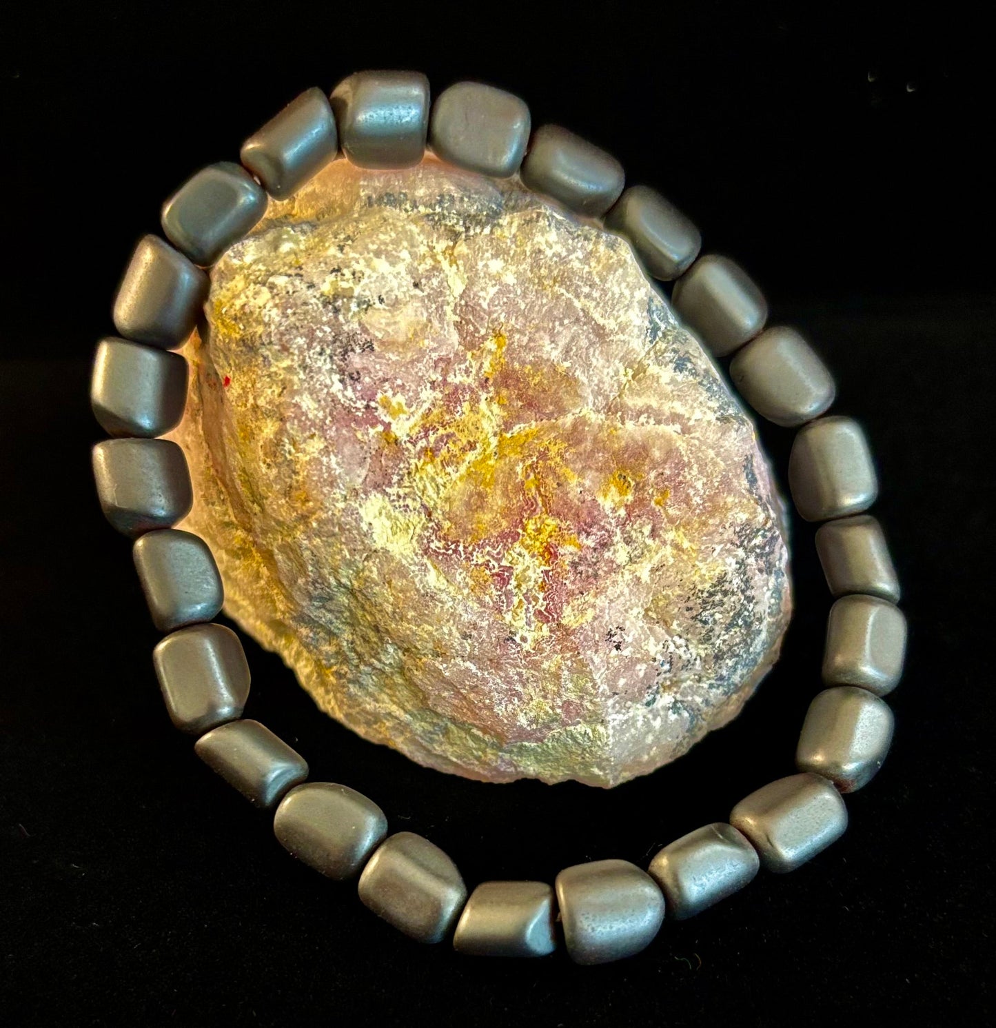Pulsera de cuentas de hematita – Gunmetal, oro y plata (muñecas medianas-grandes)