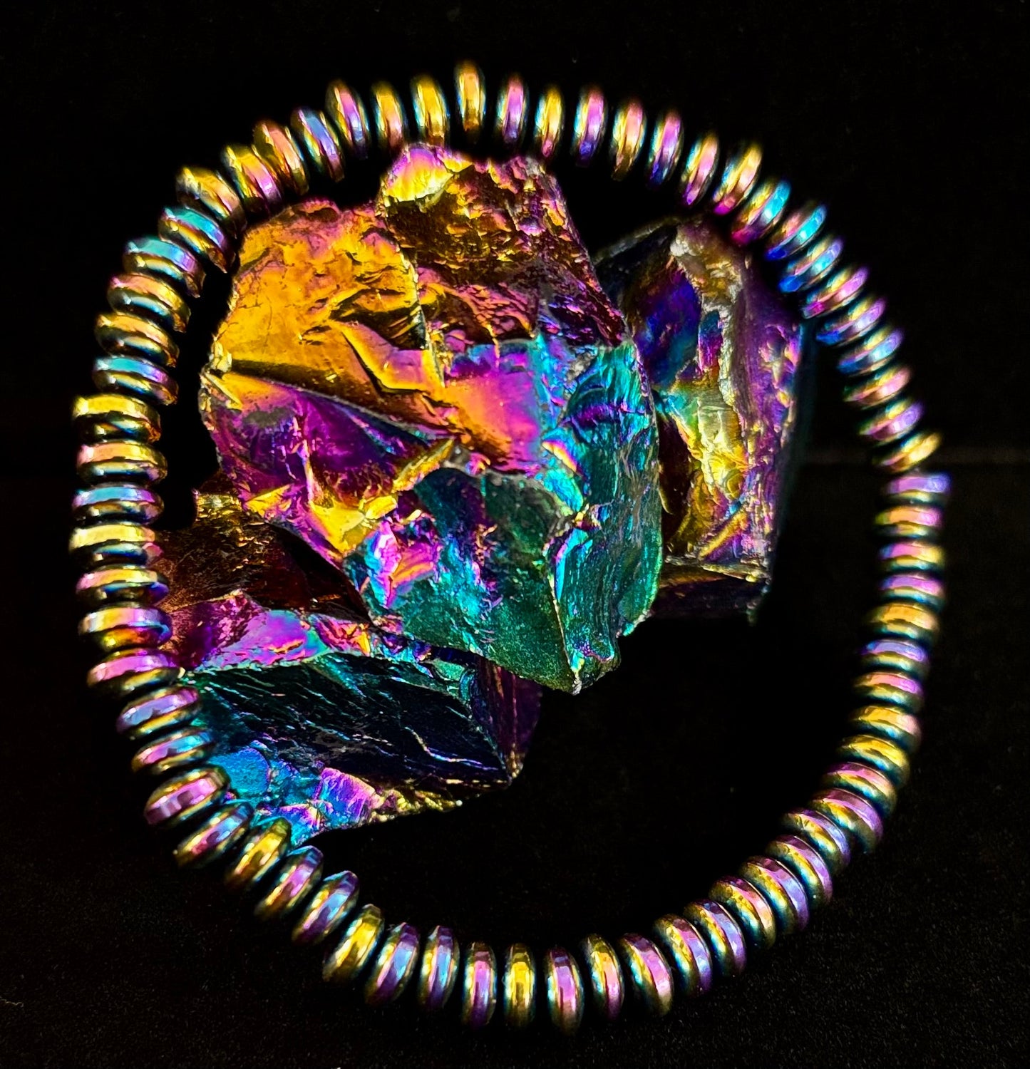 🌈 Pulsera metálica tono arcoíris – Para muñecas medianas a grandes