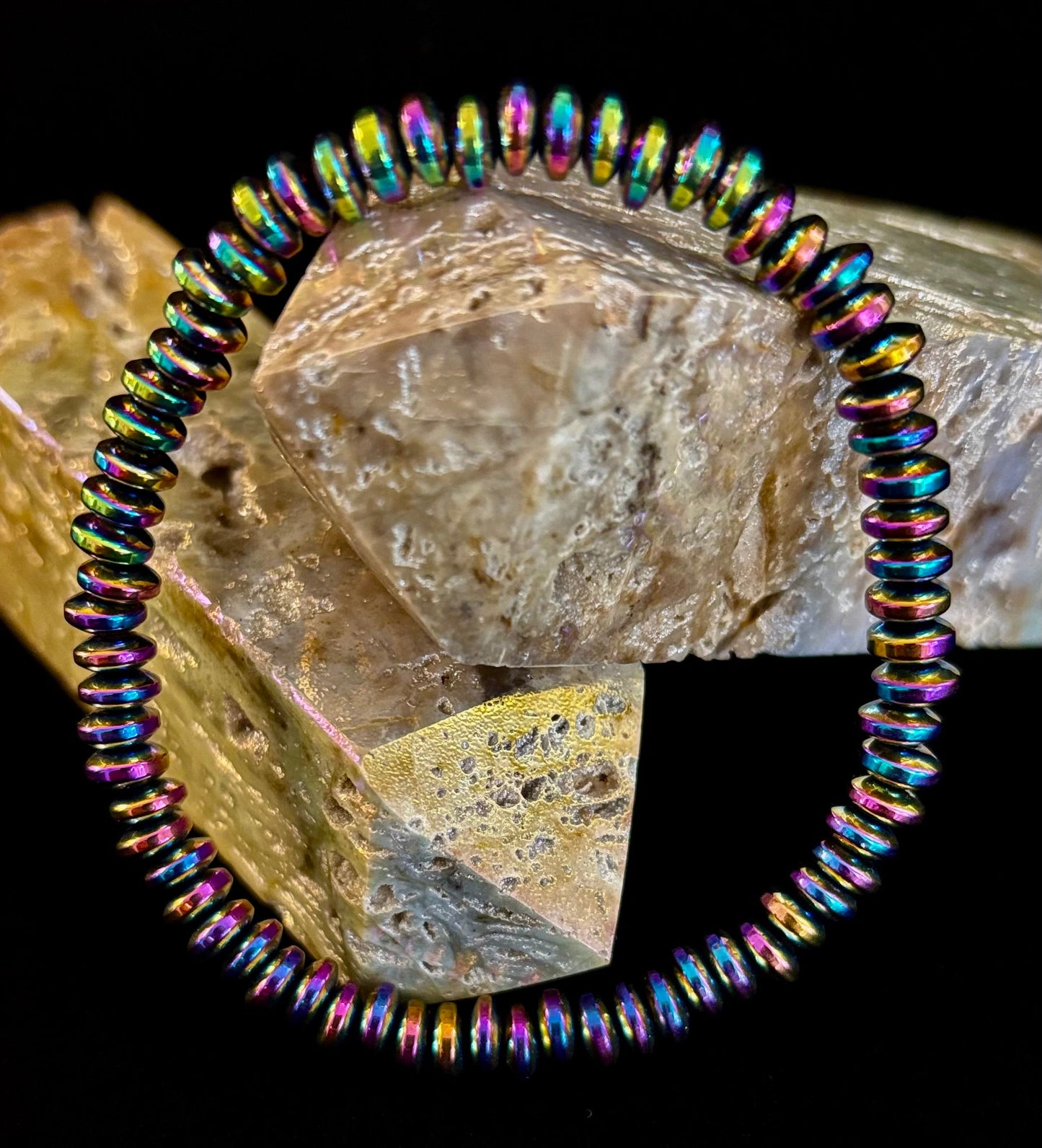 🌈 Pulsera metálica tono arcoíris – Para muñecas medianas a grandes