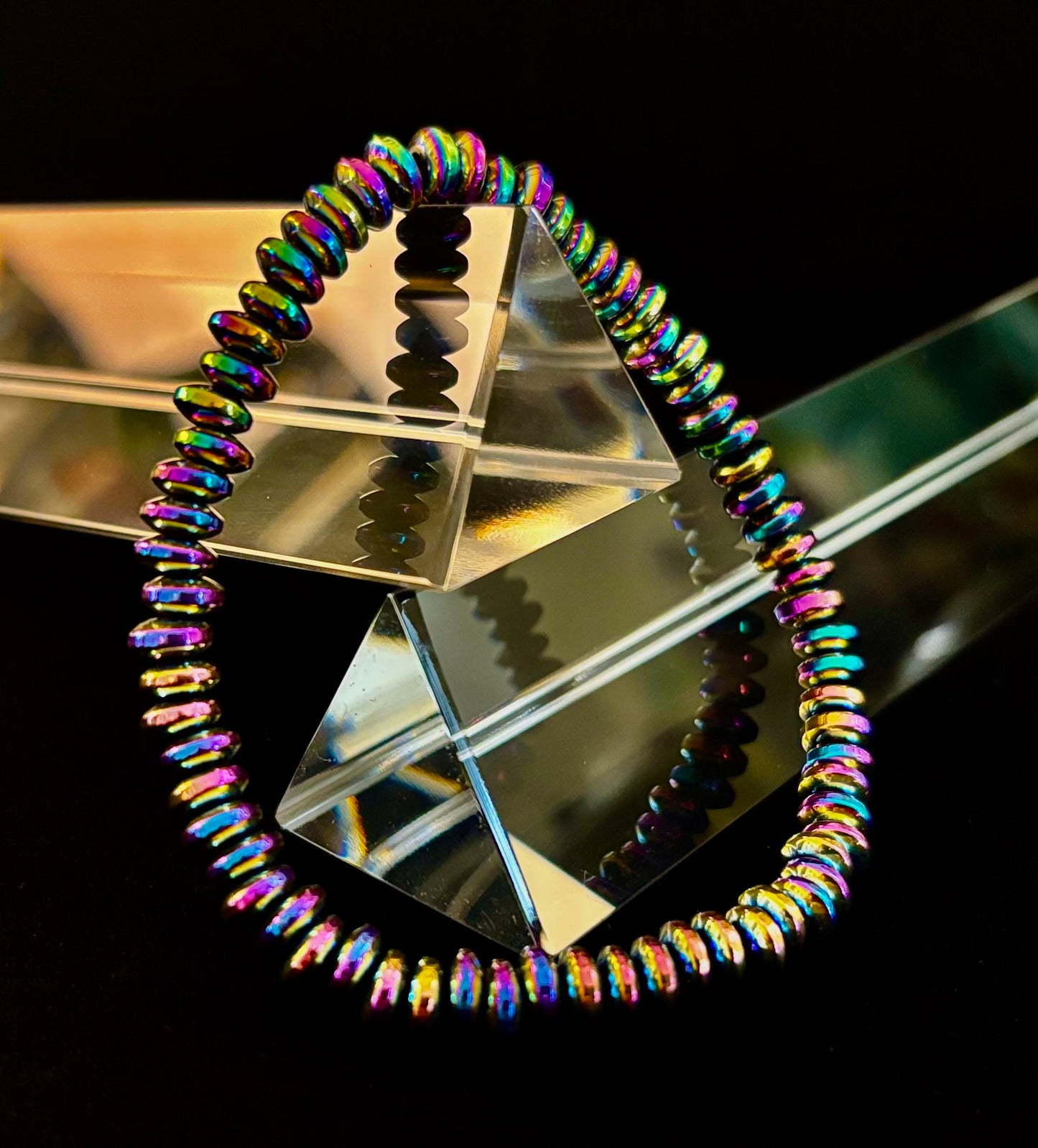 🌈 Pulsera metálica tono arcoíris – Para muñecas medianas a grandes