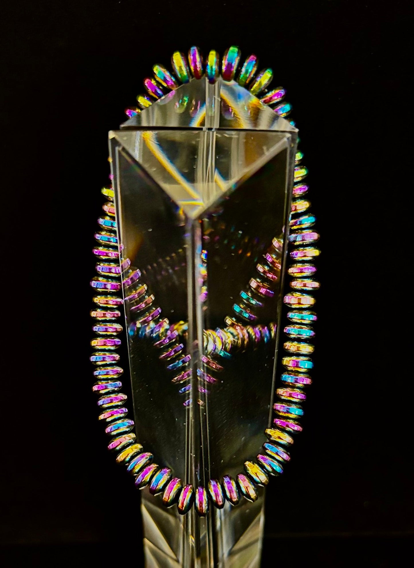 🌈 Pulsera metálica tono arcoíris – Para muñecas medianas a grandes