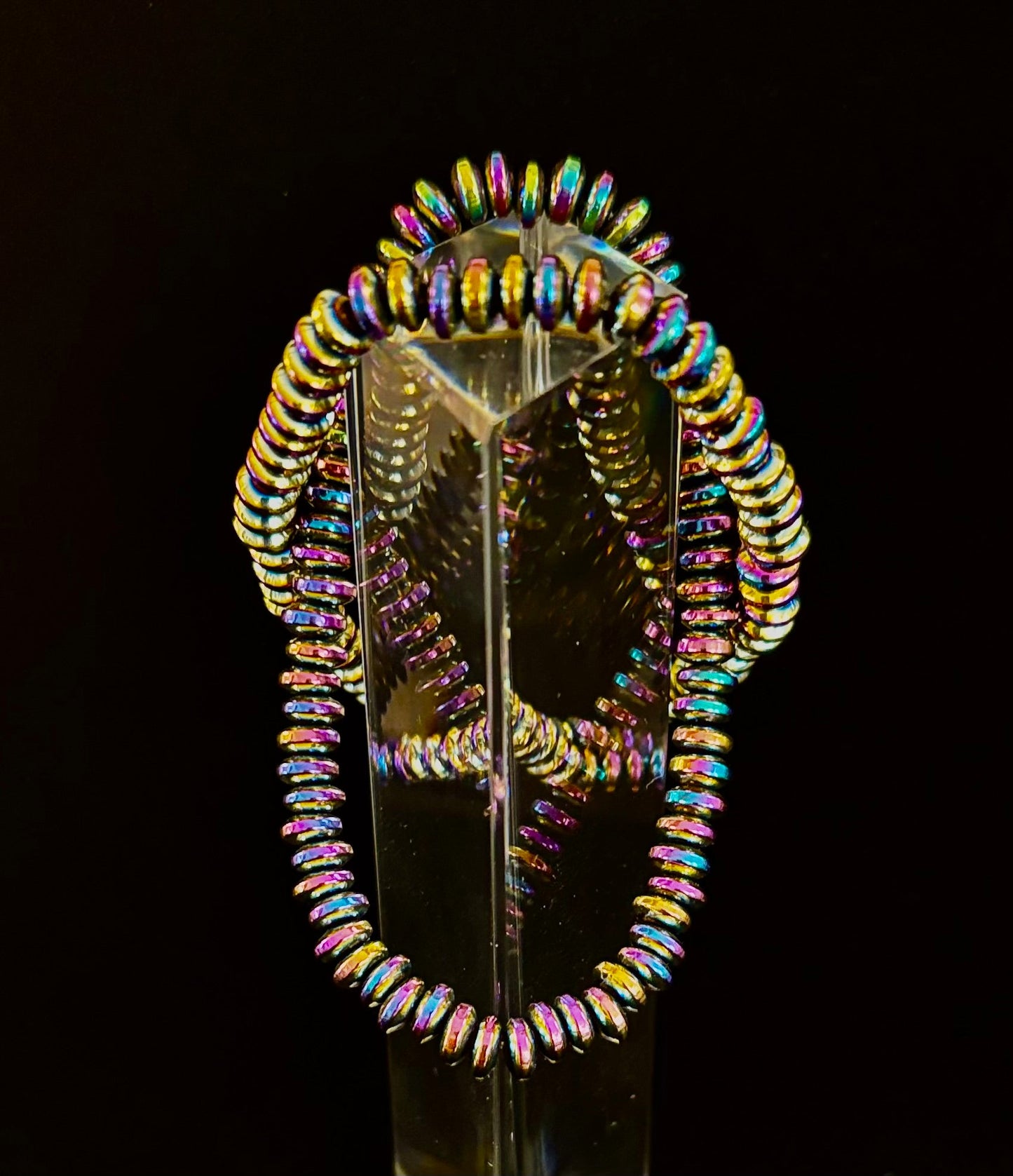 🌈 Pulsera metálica tono arcoíris – Para muñecas medianas a grandes