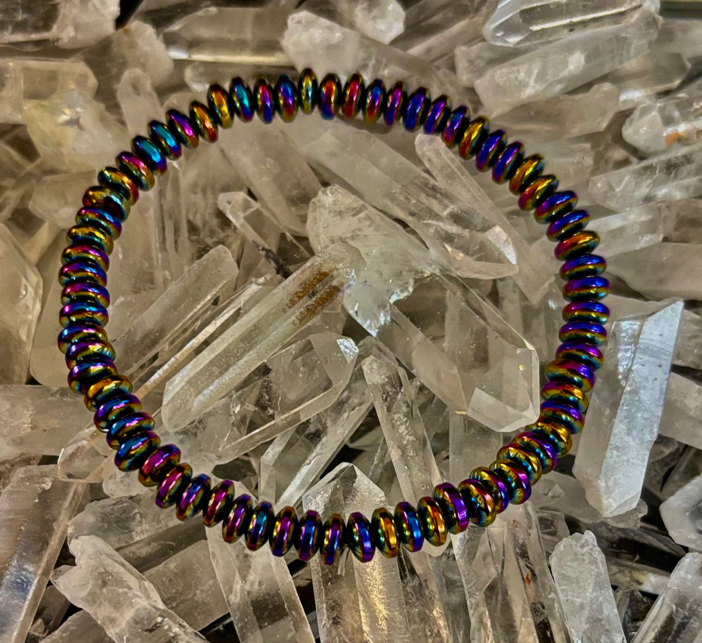 🌈 Pulsera metálica tono arcoíris – Para muñecas medianas a grandes
