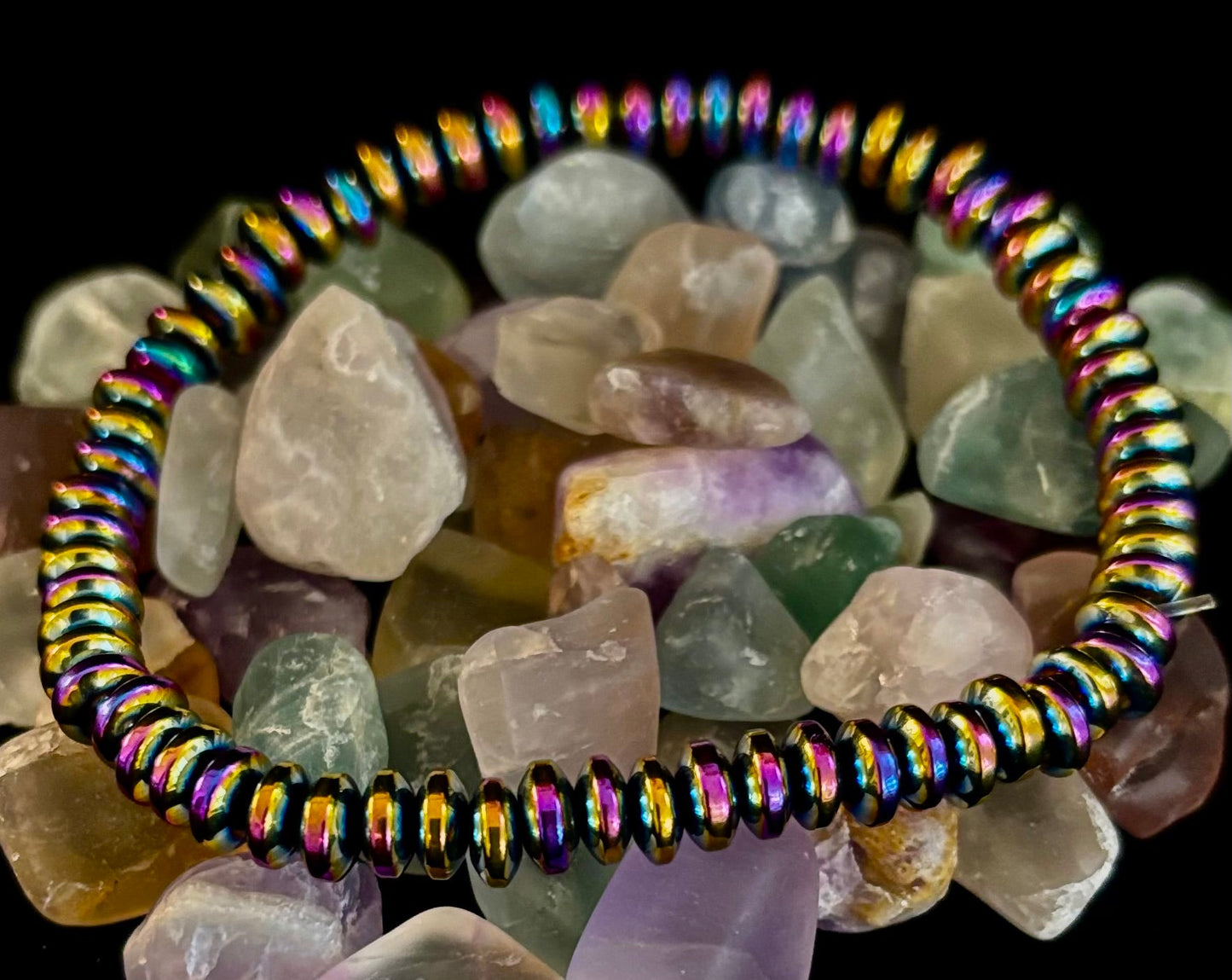 🌈 Pulsera metálica tono arcoíris – Para muñecas medianas a grandes