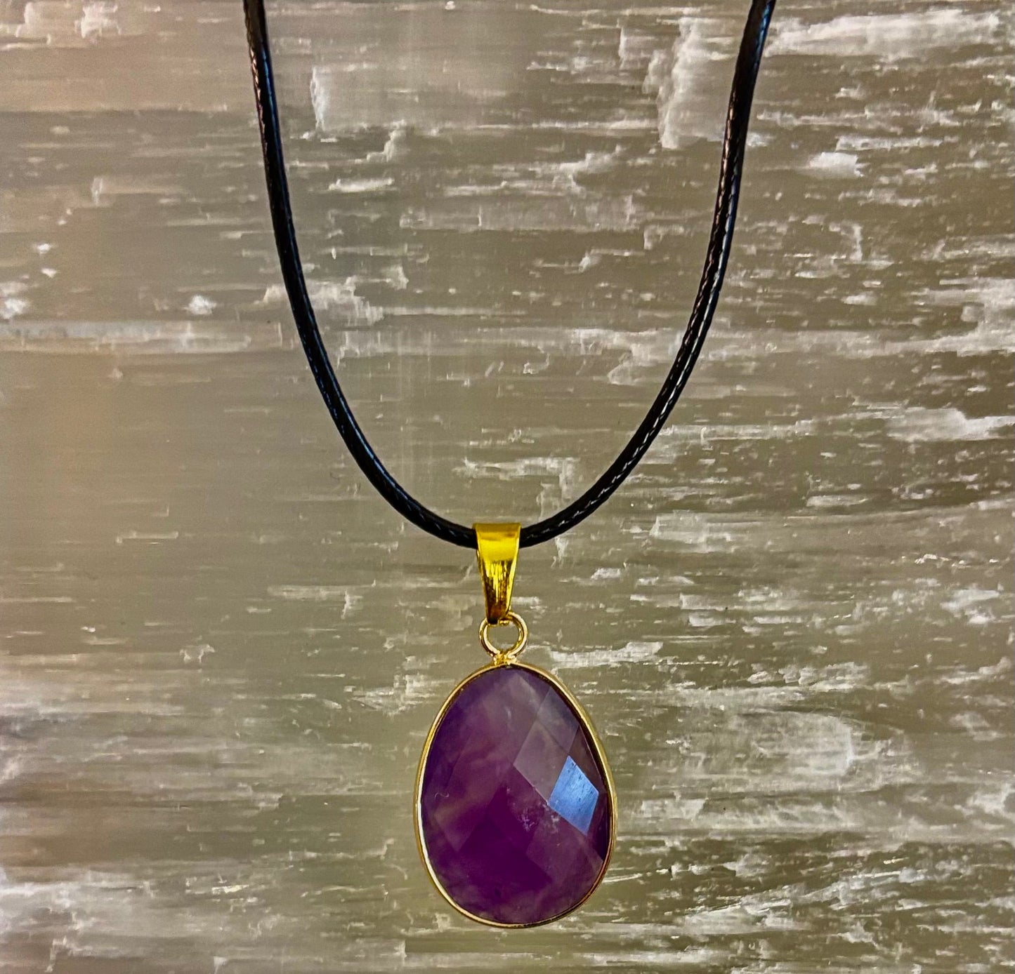 Collar con gota de cristal – Colgante en forma de lágrima de 2.5 cm (Hecho en Australia)