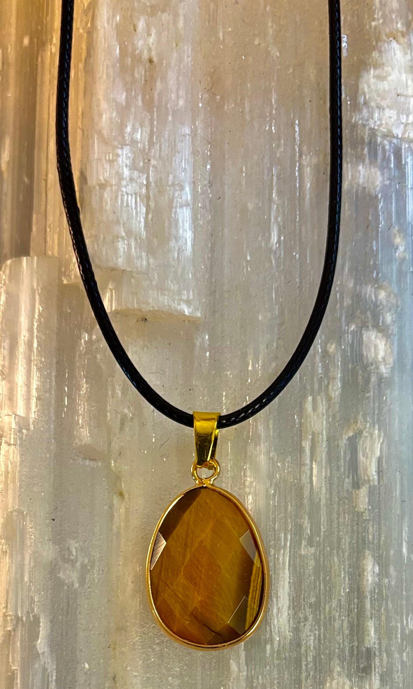 Collar con gota de cristal – Colgante en forma de lágrima de 2.5 cm (Hecho en Australia)