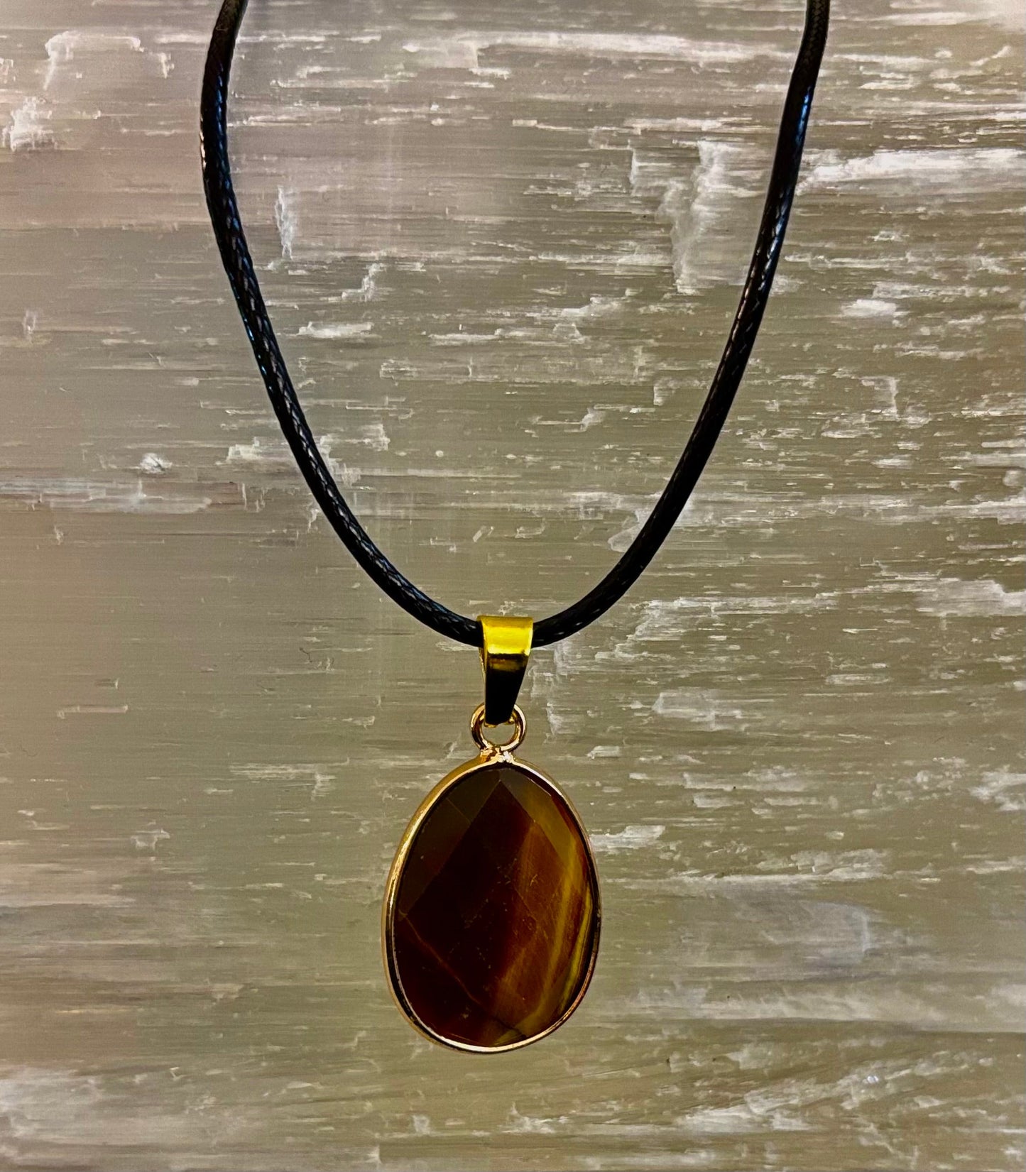 Collar con gota de cristal – Colgante en forma de lágrima de 2.5 cm (Hecho en Australia)
