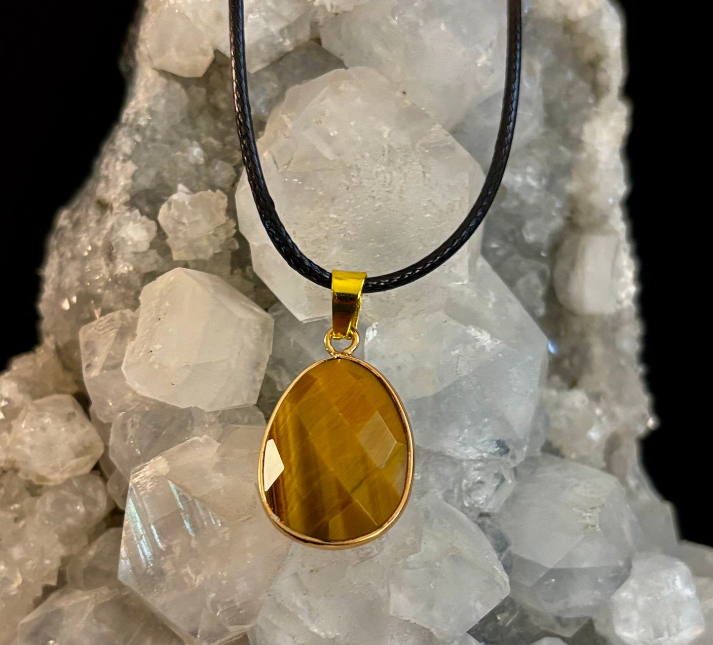 Collar con gota de cristal – Colgante en forma de lágrima de 2.5 cm (Hecho en Australia)