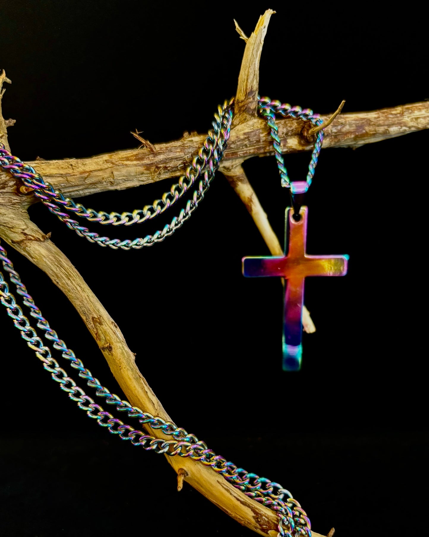 🌈 Collar Cruz Arcoíris – Colgante de Inspiración Pride con Cadena de 56 cm