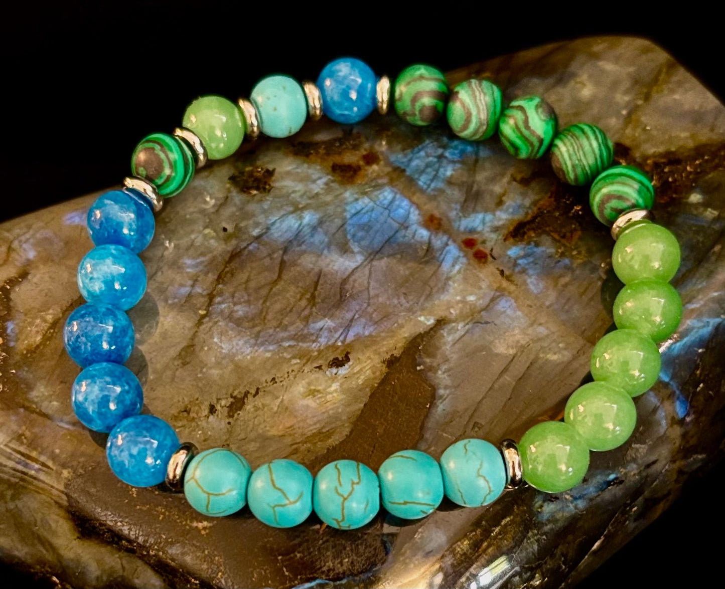 Pulsera Curativa para Aliviar la Ansiedad – Se adapta a muñecas grandes (Malaquita, Aventurina Verde, Turquesa y Aguamarina)