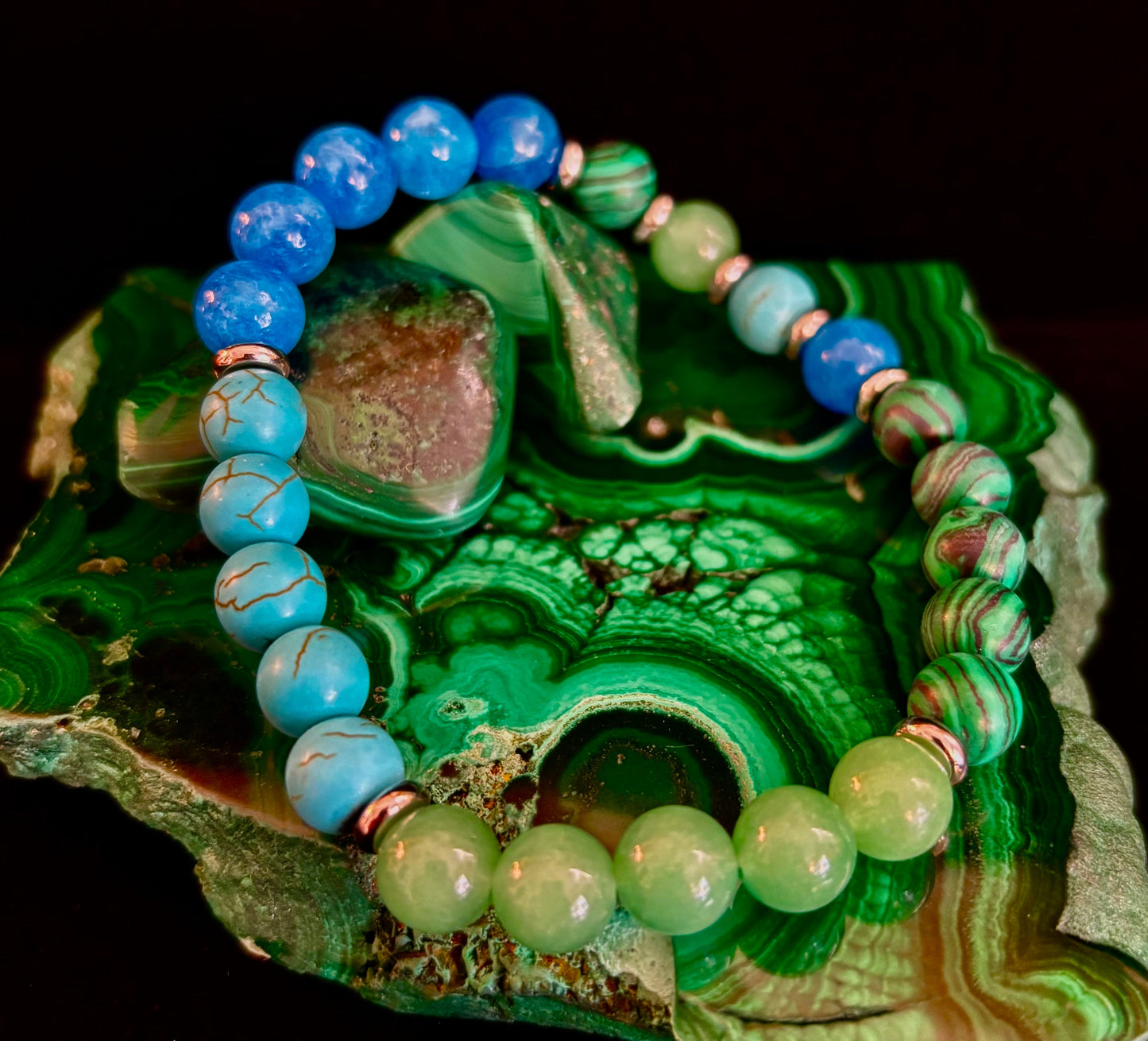 Pulsera Curativa para Aliviar la Ansiedad – Se adapta a muñecas grandes (Malaquita, Aventurina Verde, Turquesa y Aguamarina)