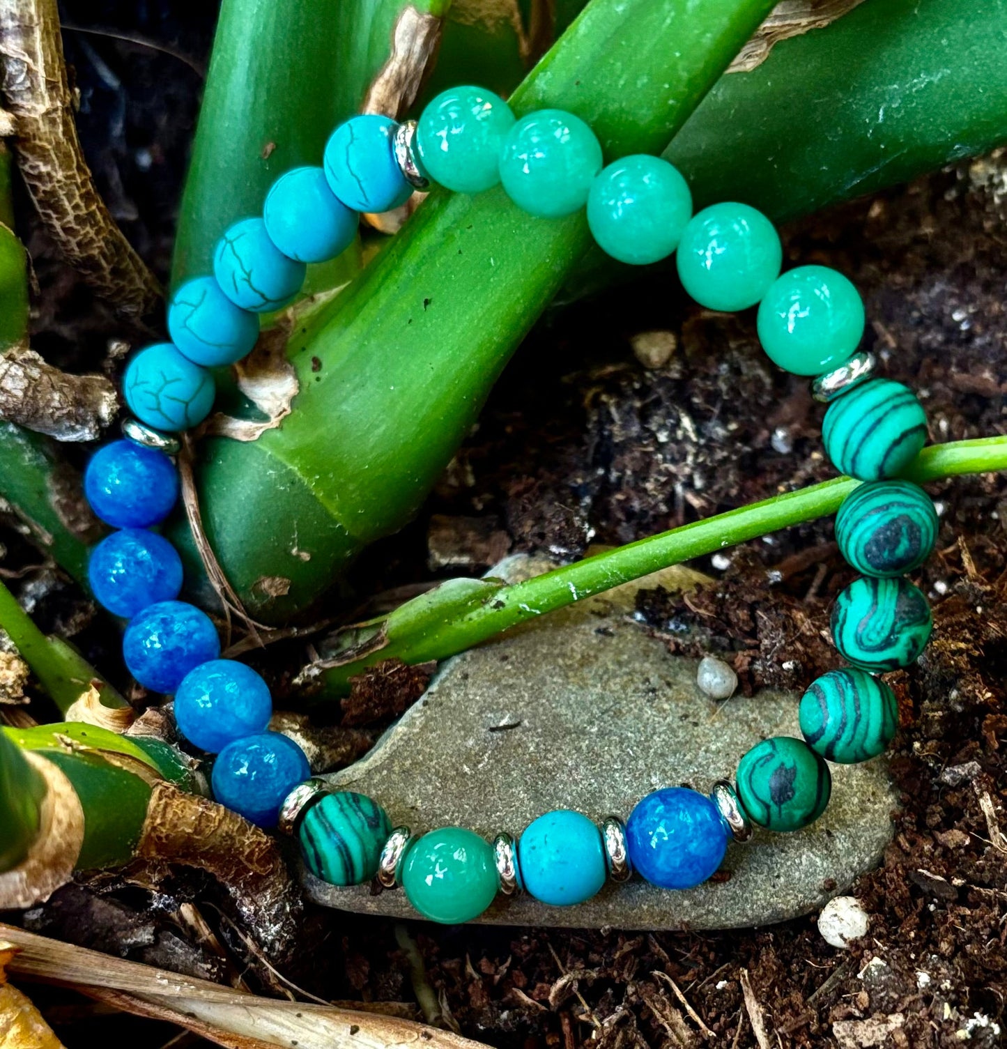 Pulsera Curativa para Aliviar la Ansiedad – Se adapta a muñecas grandes (Malaquita, Aventurina Verde, Turquesa y Aguamarina)