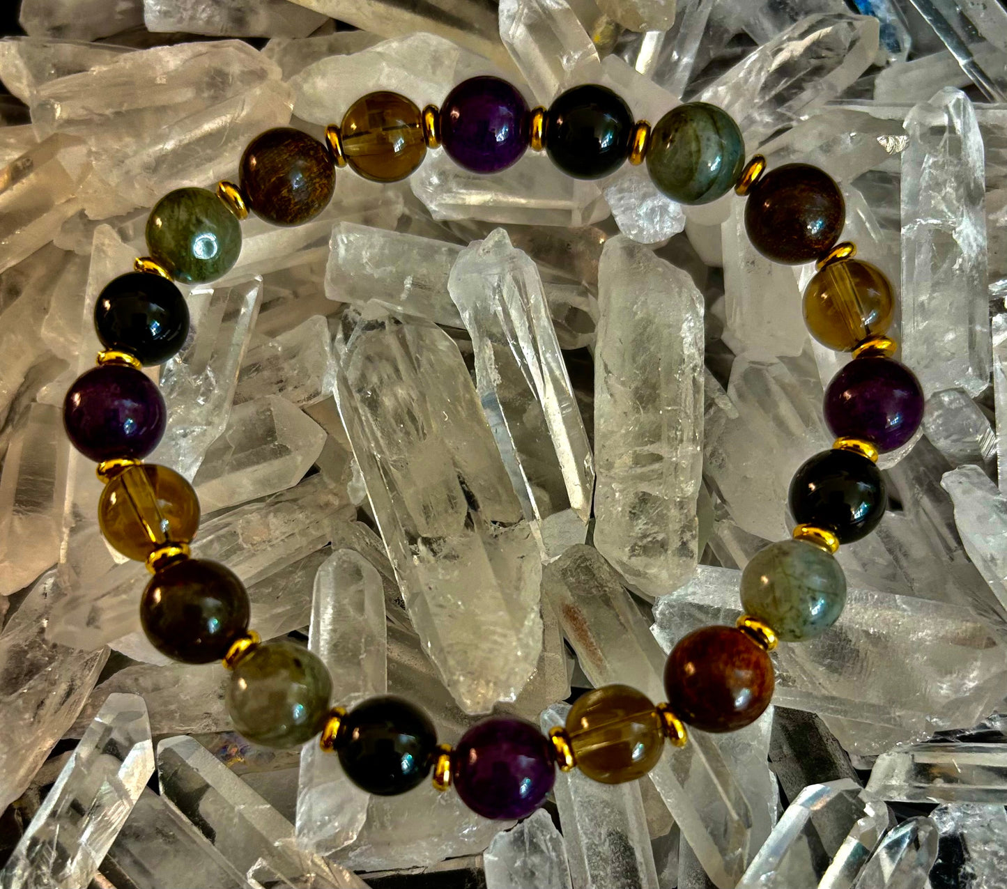 Energía Mística - Pulsera de Protección y Equilibrio con Labradorita, Amatista, Cuarzo Ahumado, Ónix Negro y Ojo de Tigre Infundida con Reiki
