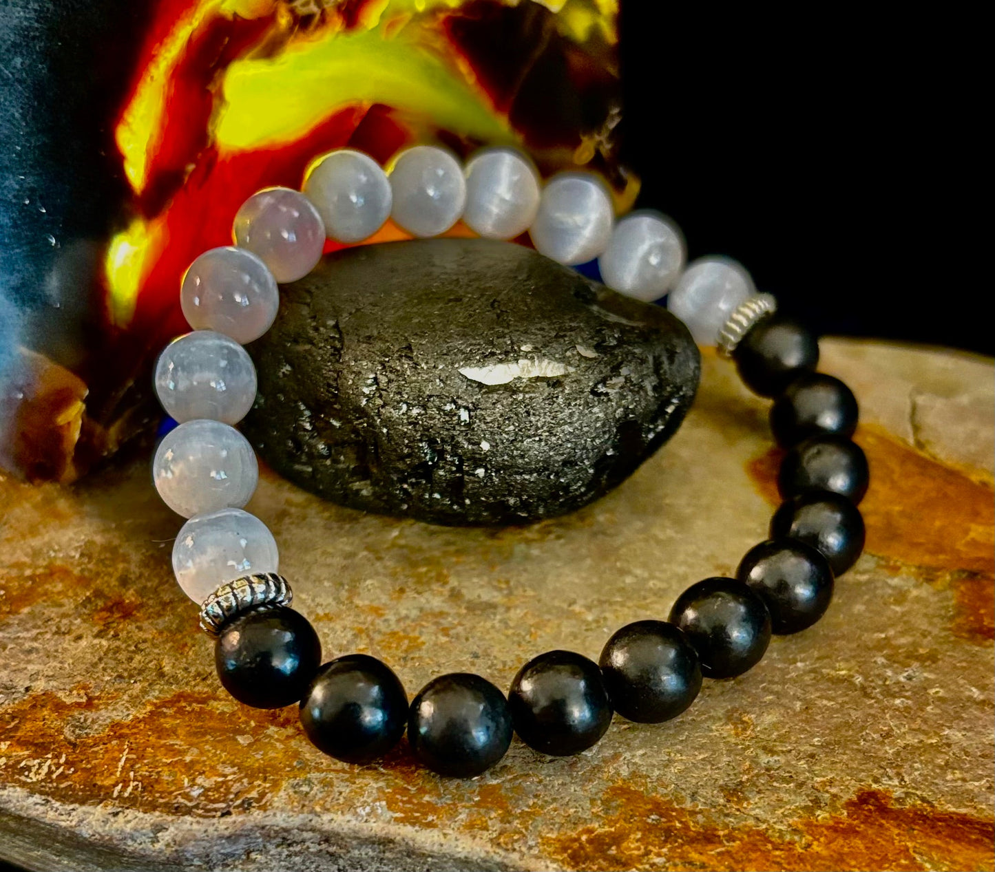 Pulsera de Intención Protectora – Pulsera Energética de Shungita y Selenita