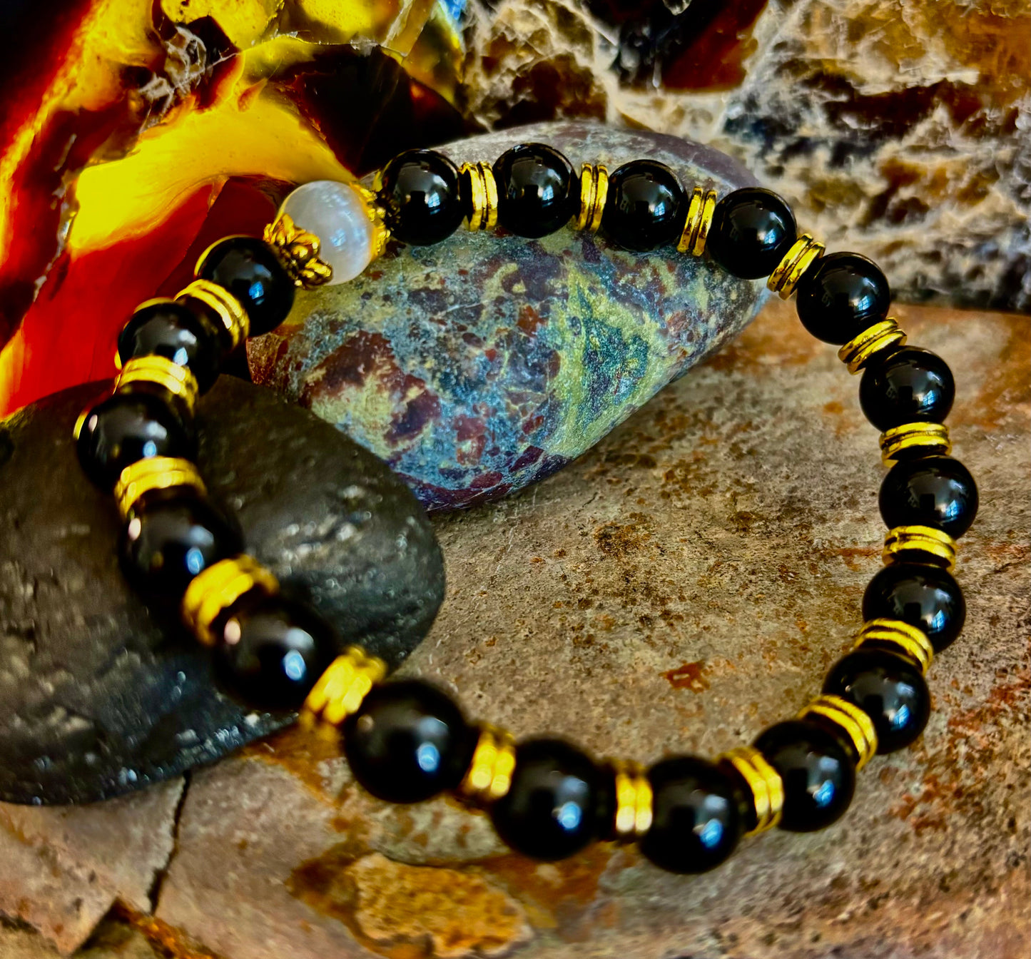 Pulsera Equilibrio Divino – Selenita y Obsidiana Negra con Detalles Dorados
