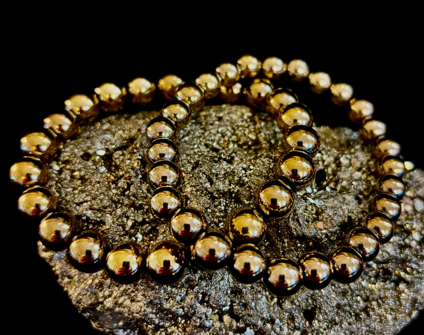 Pulsera Curativa de Hematita Dorada – Fuerza • Confianza • Equilibrio (8mm o 10mm, Muñecas Medianas)