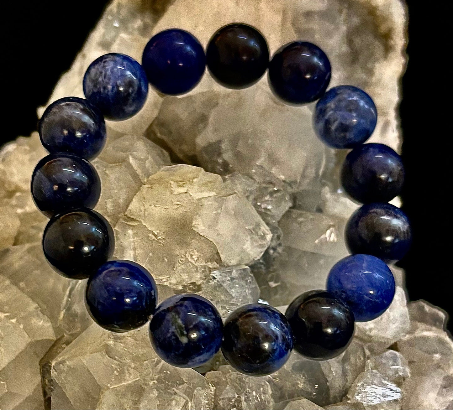 Pulsera de gema de sodalita – Intuición, verdad y equilibrio emocional (opciones de tamaño de muñeca pequeño a grande)
