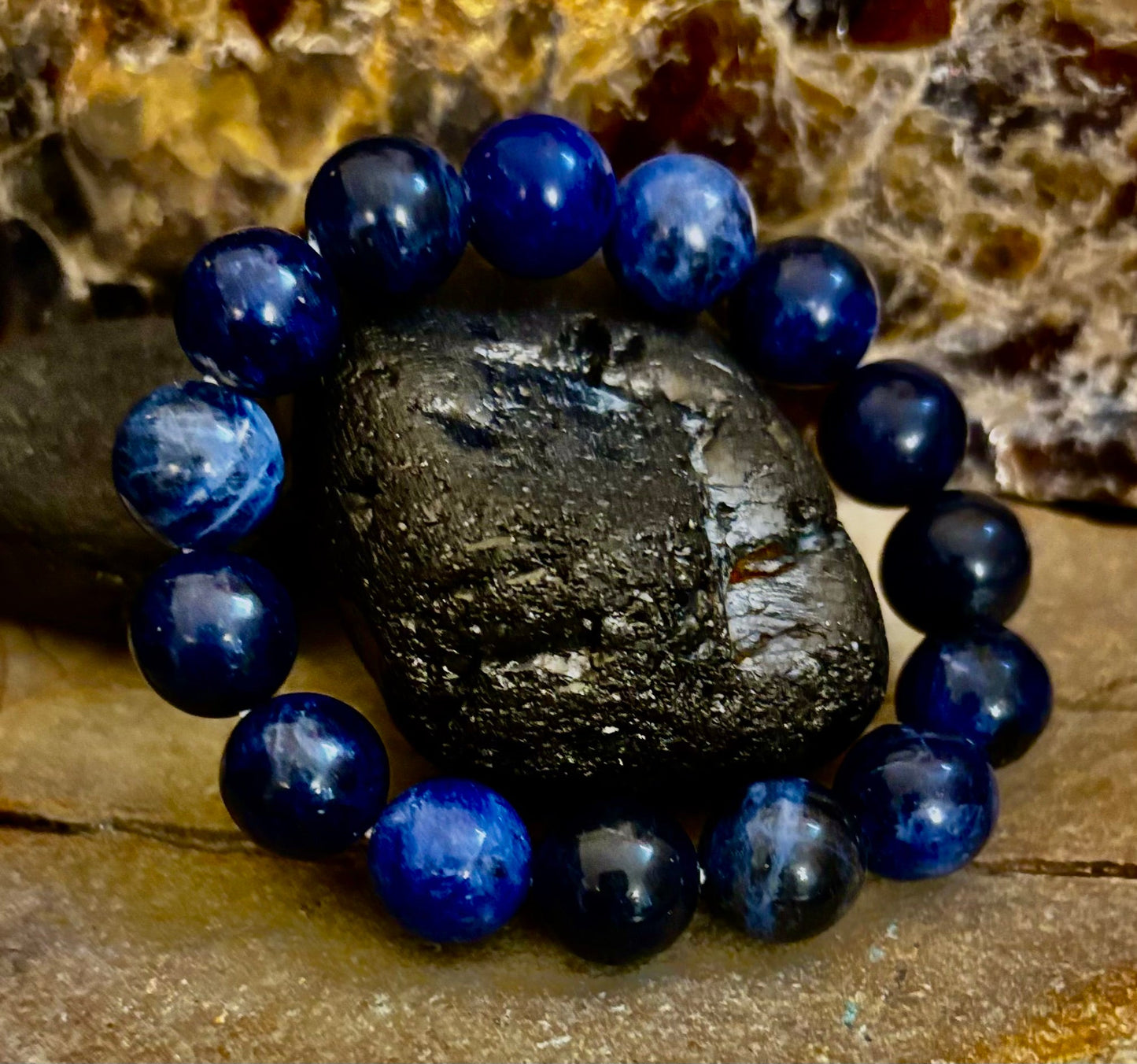 Pulsera de gema de sodalita – Intuición, verdad y equilibrio emocional (opciones de tamaño de muñeca pequeño a grande)