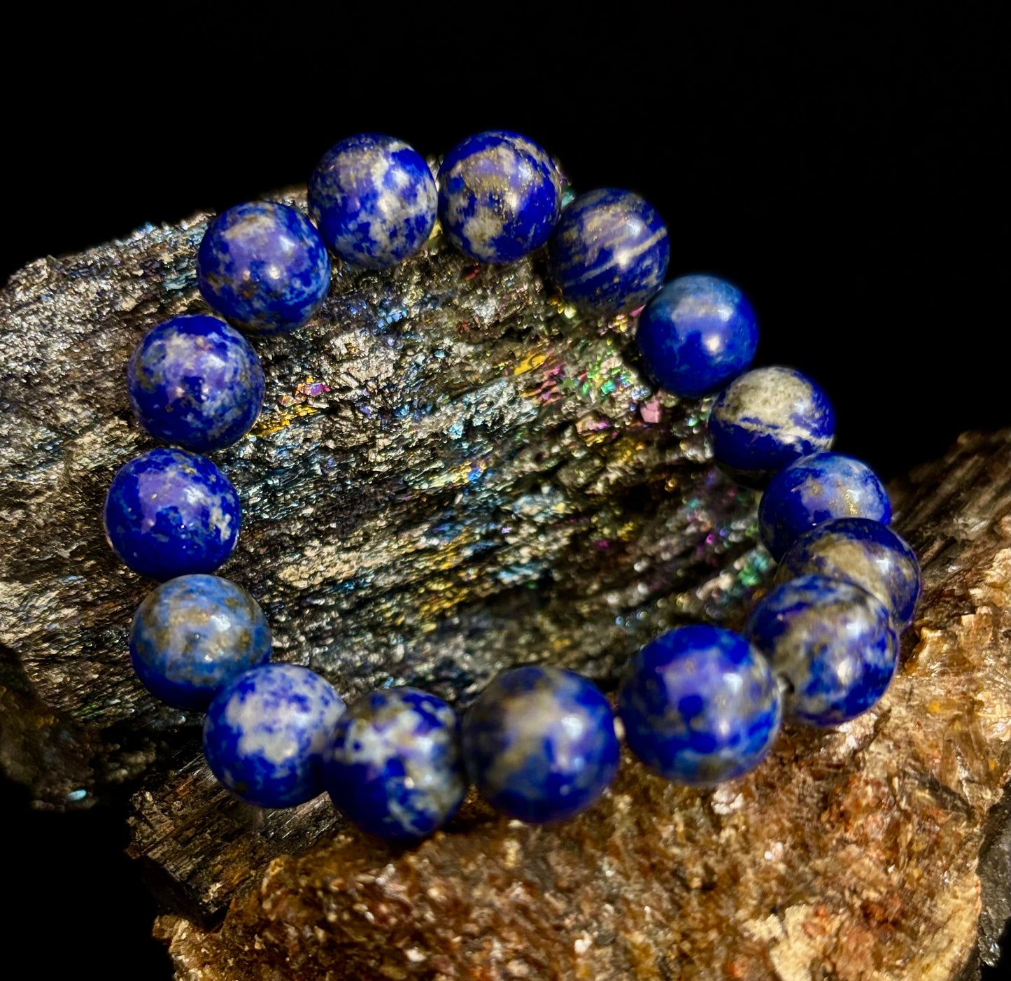 Pulsera Curativa de Lapislázuli – Sabiduría, Verdad y Fuerza Interior