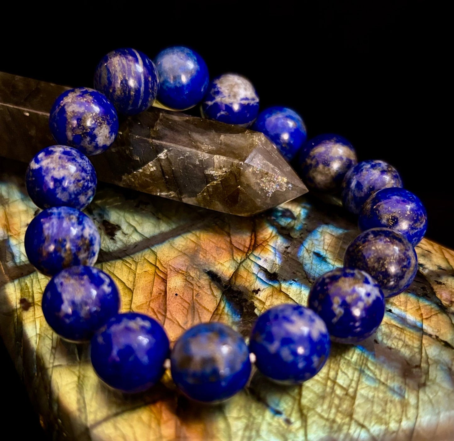 Pulsera Curativa de Lapislázuli – Sabiduría, Verdad y Fuerza Interior