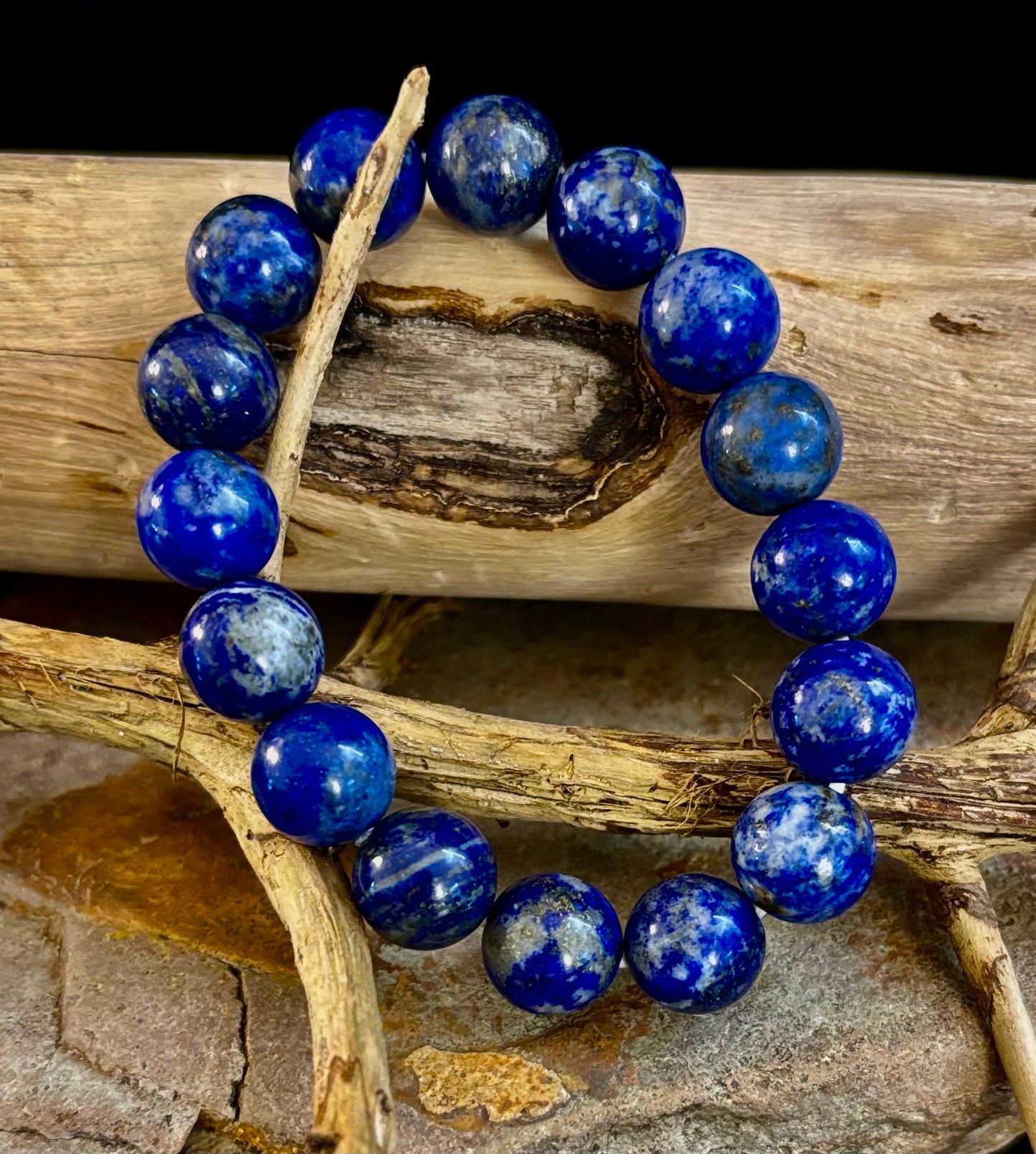 Pulsera Curativa de Lapislázuli – Sabiduría, Verdad y Fuerza Interior