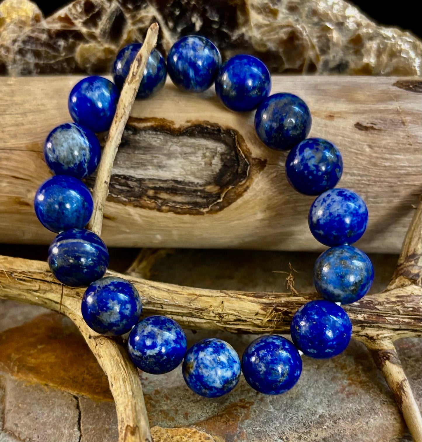 Pulsera Curativa de Lapislázuli – Sabiduría, Verdad y Fuerza Interior