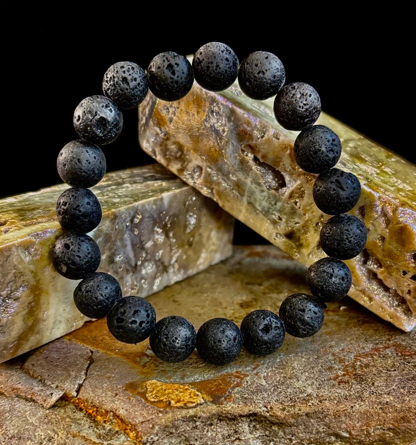 Pulsera Grounded Energy de roca volcánica – Fuerza • Estabilidad • Protección (10 mm, muñecas pequeñas)