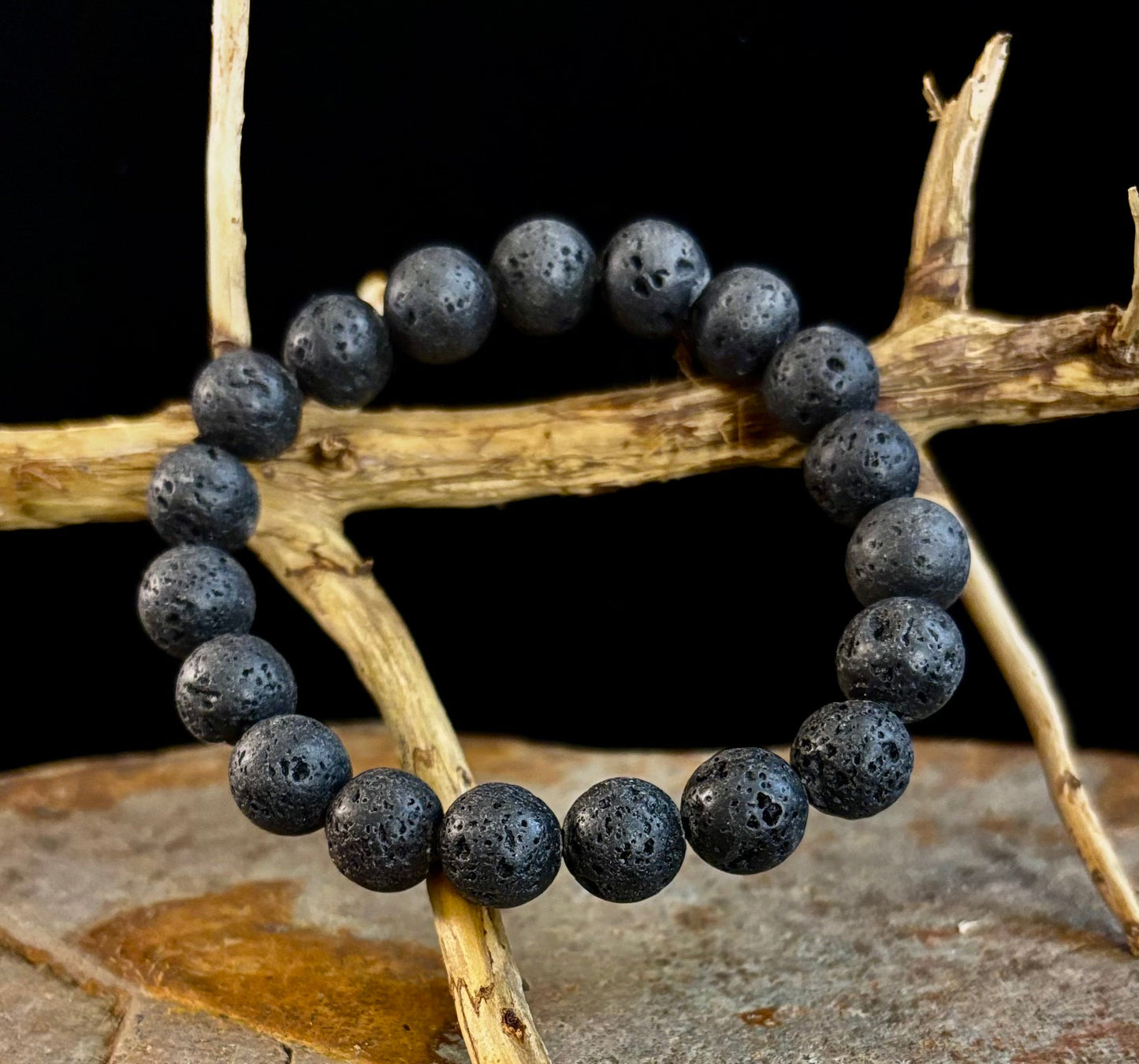 Pulsera Grounded Energy de roca volcánica – Fuerza • Estabilidad • Protección (10 mm, muñecas pequeñas)