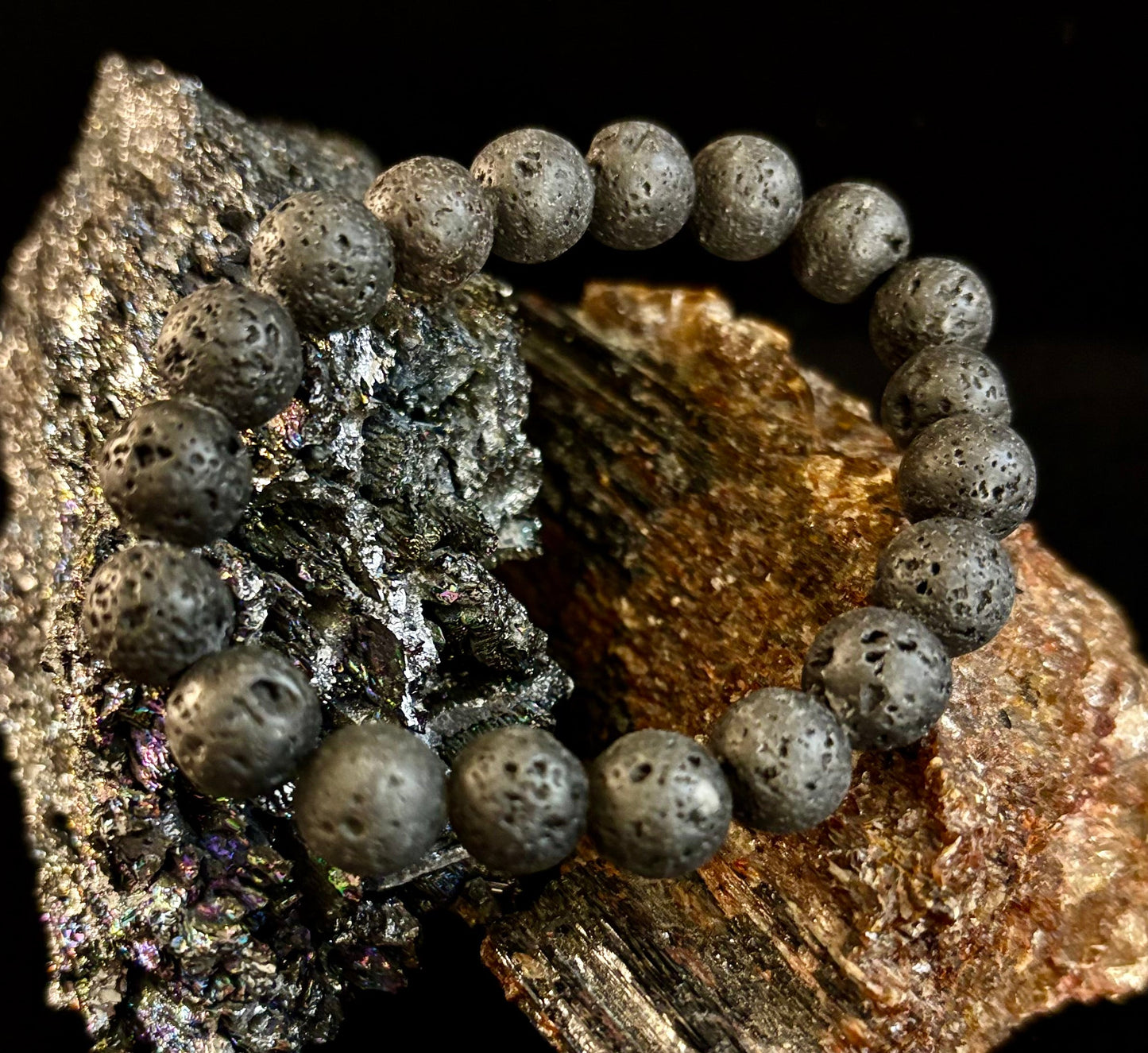 Pulsera Grounded Energy de roca volcánica – Fuerza • Estabilidad • Protección (10 mm, muñecas pequeñas)