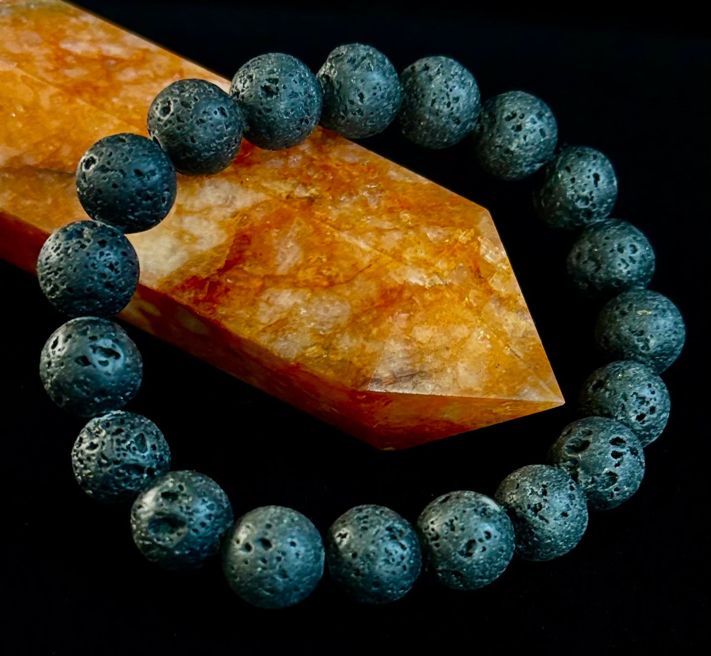 Pulsera Grounded Energy de roca volcánica – Fuerza • Estabilidad • Protección (10 mm, muñecas pequeñas)