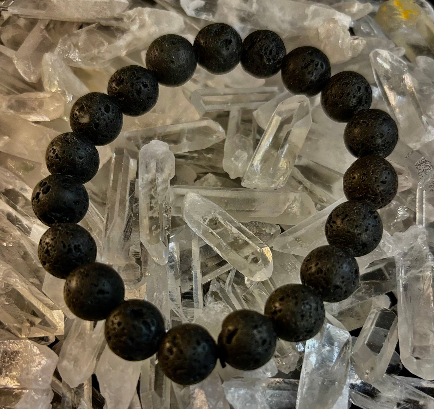 Pulsera Grounded Energy de roca volcánica – Fuerza • Estabilidad • Protección (10 mm, muñecas pequeñas)