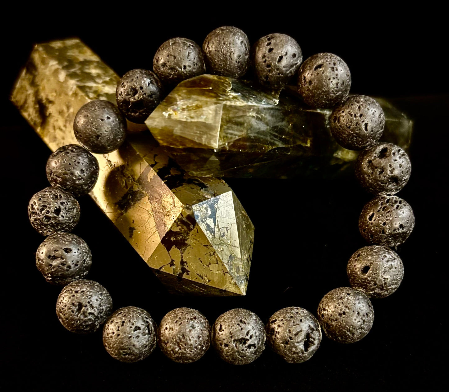 Pulsera Grounded Energy de roca volcánica – Fuerza • Estabilidad • Protección (10 mm, muñecas pequeñas)