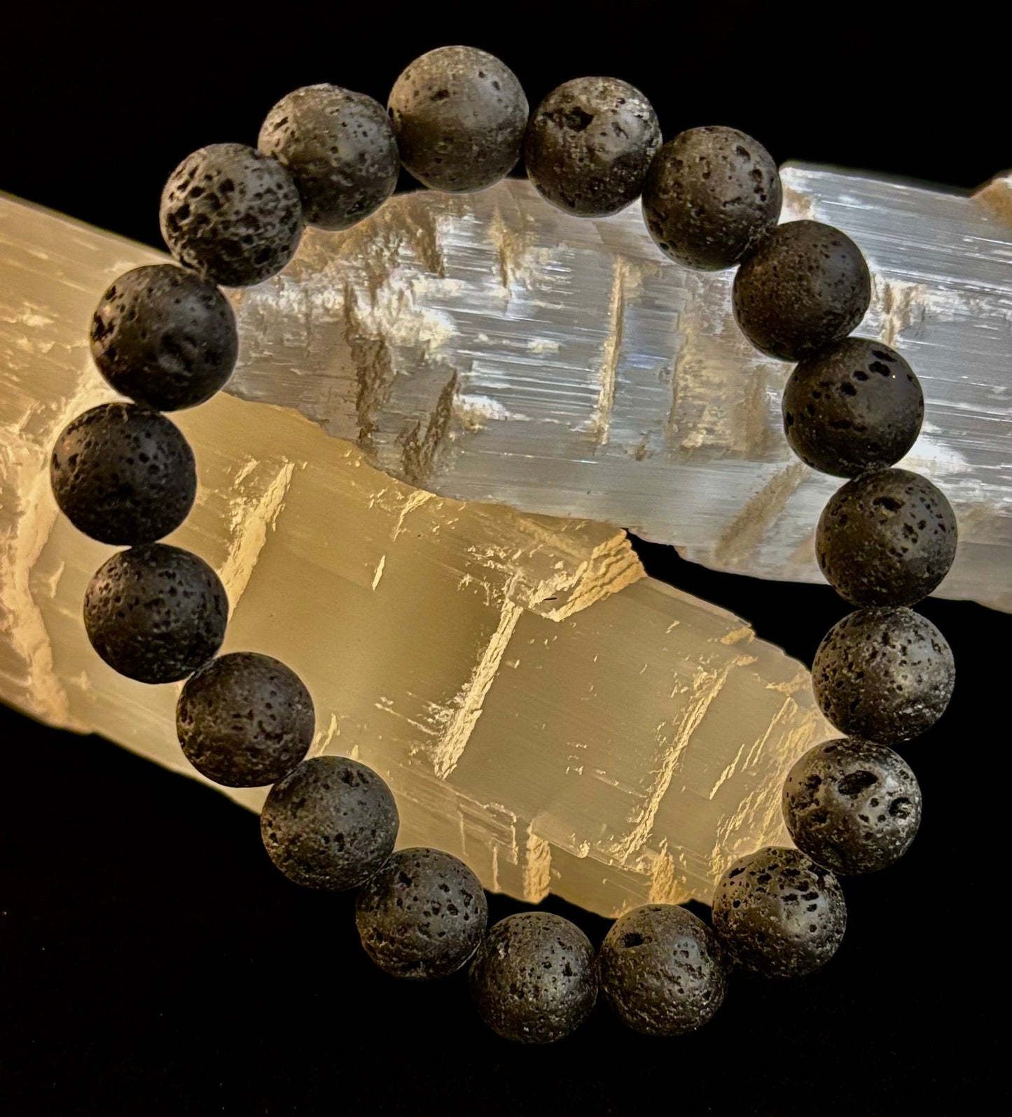 Pulsera Grounded Energy de roca volcánica – Fuerza • Estabilidad • Protección (10 mm, muñecas pequeñas)