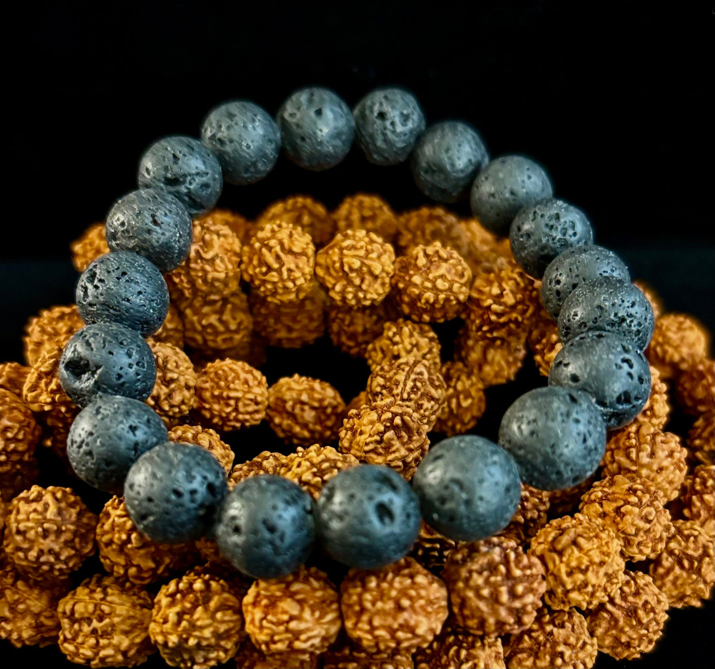 Pulsera Grounded Energy de roca volcánica – Fuerza • Estabilidad • Protección (10 mm, muñecas pequeñas)