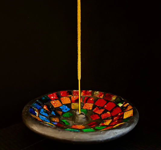 Quemador de Incienso Mosaico Artesanal | Recogedor de Cenizas Arcoíris de Indonesia (12 cm de Ancho)