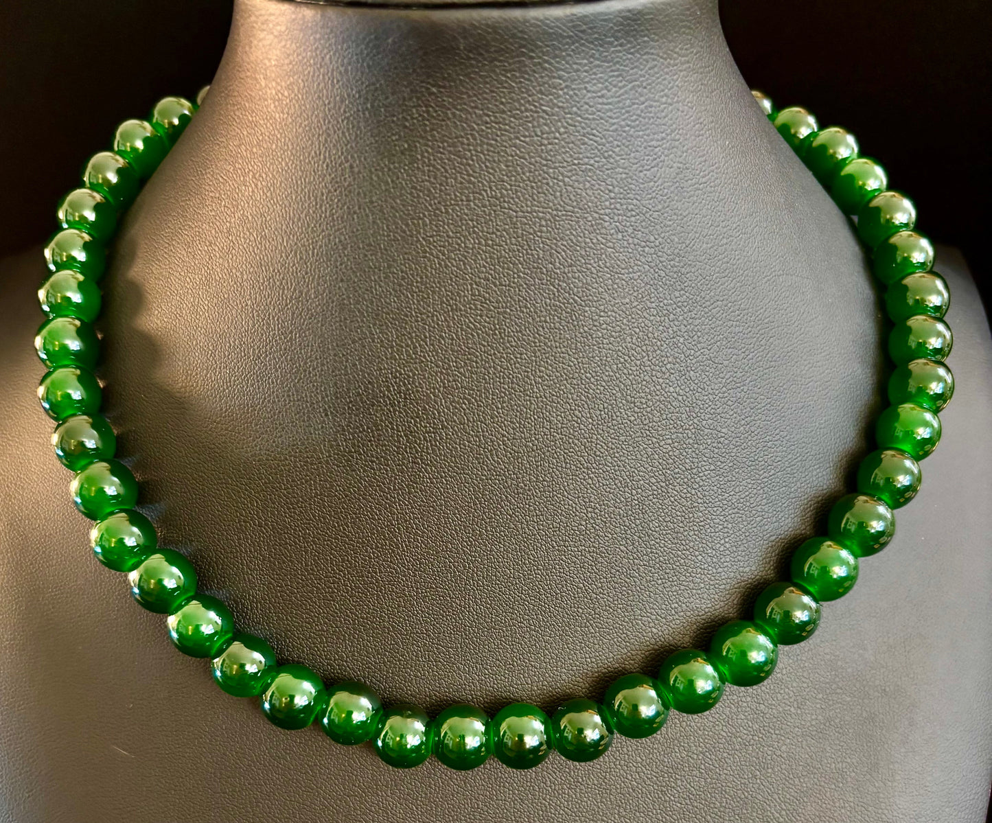 Gargantilla de cuentas verde esmeralda de 8 mm – Atrevida, Atemporal y Vibrante 💚✨